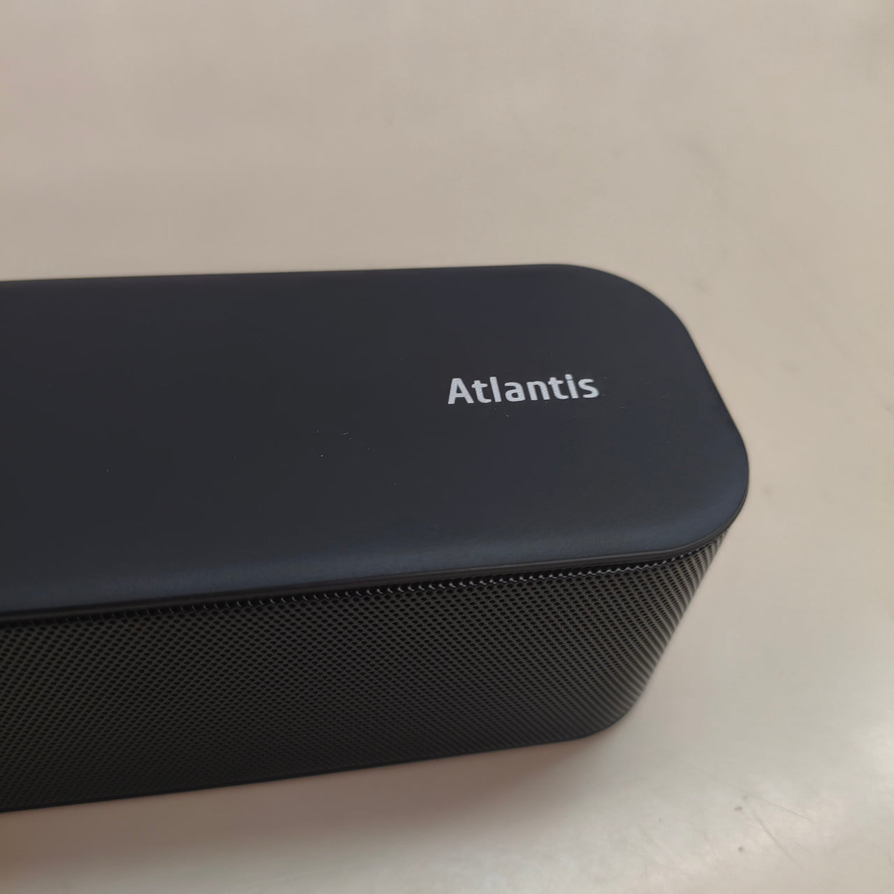 Atlantis: soundbar de 20 W con Bluetooth 5.3 y radio FM