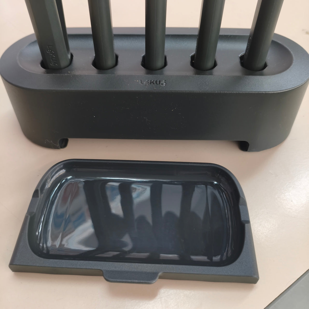 Lékué: set de 5 utensilios de cocina con base de soporte
