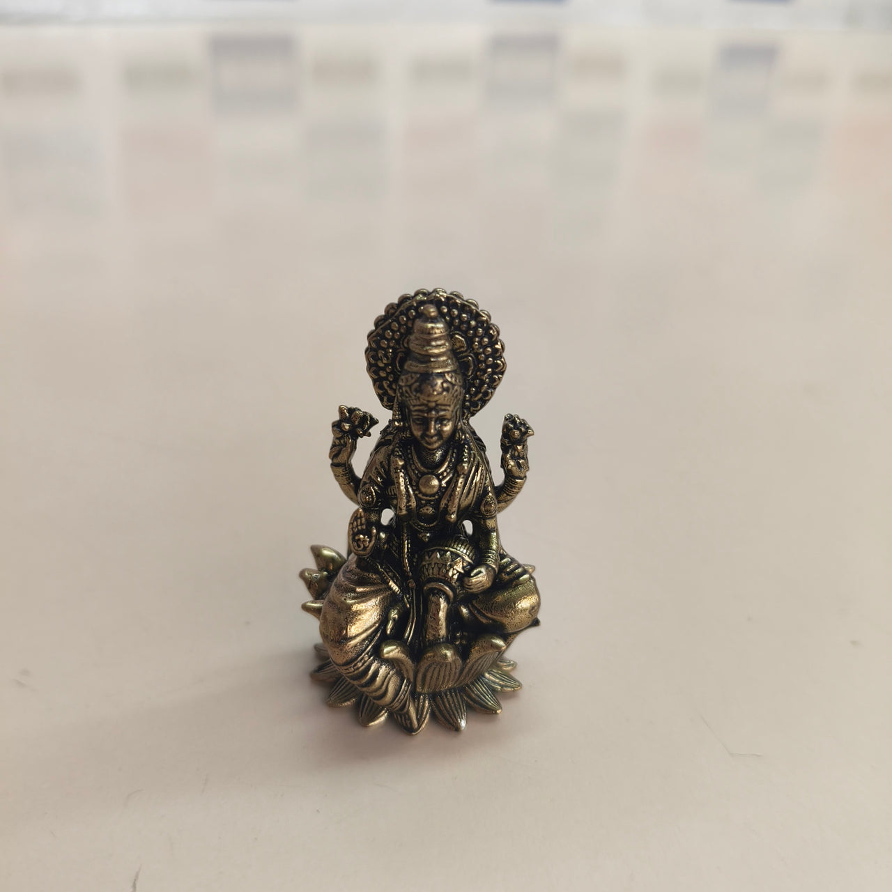 UGRA: estatuas de latón de dioses hindúes (Lakshmi, Ganesha, Saraswati), 5 cm