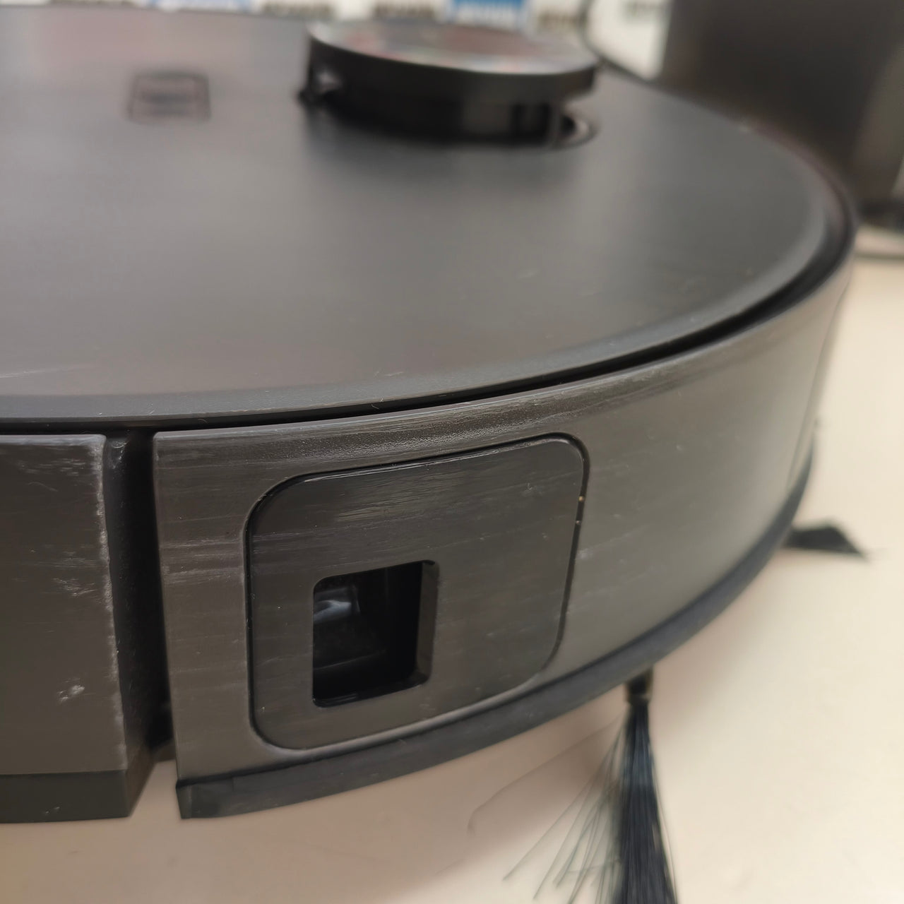 EUREKA NERE10s: robot aspirador y fregasuelos con vaciado automático y LiDAR