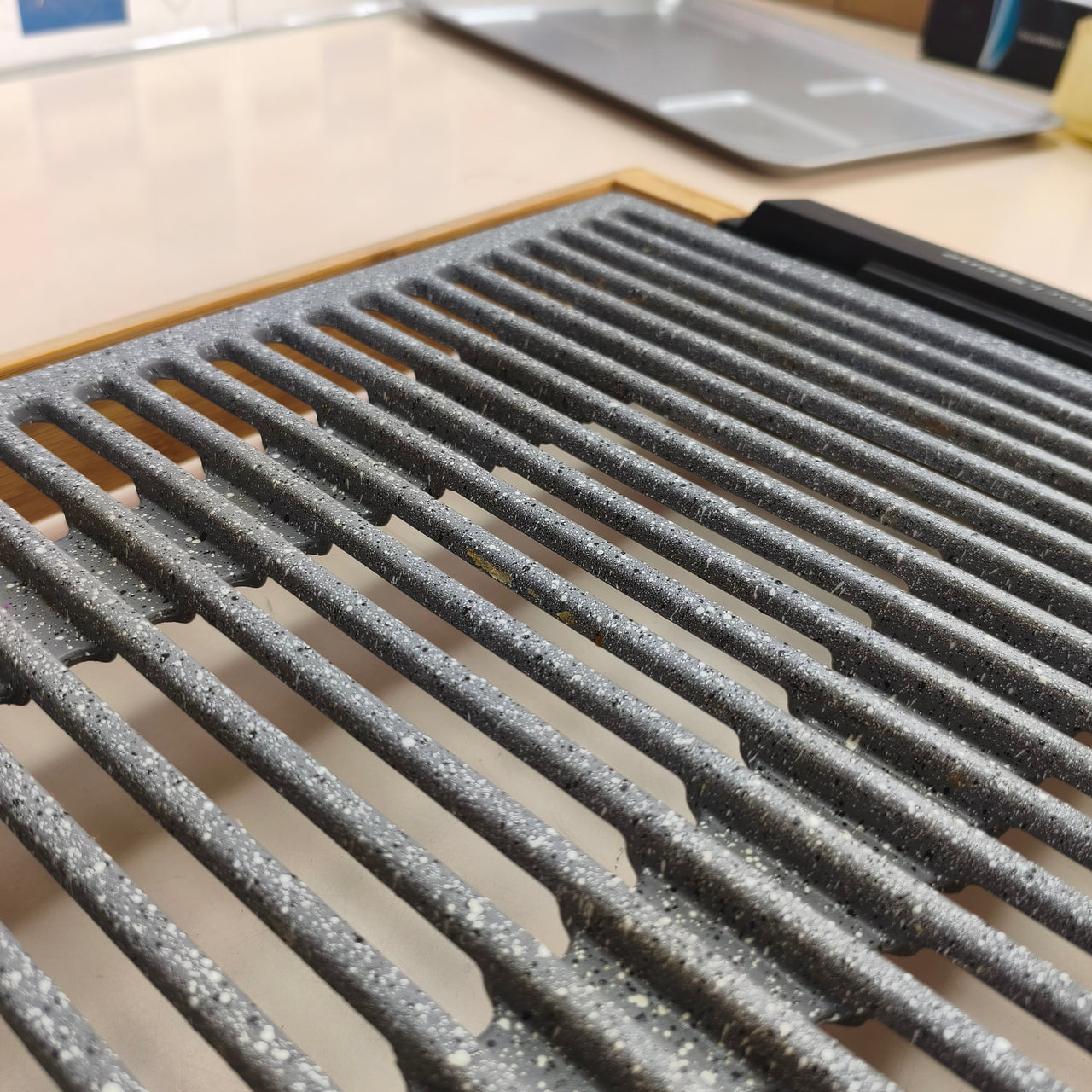 Cecotec Tasty&Grill 2000: plancha eléctrica de 2000 W con estructura de bambú