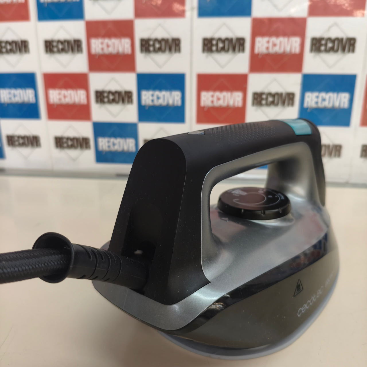 Cecotec IronHero H-2800: centro de planchado de 2800 W con vapor continuo