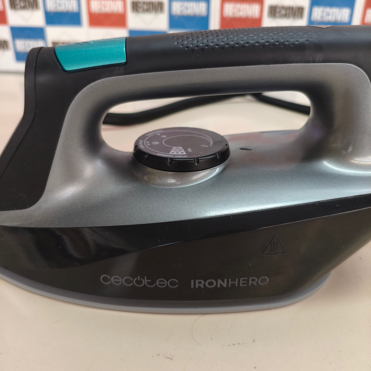 Cecotec IronHero H-2800: centro de planchado de 2800 W con vapor continuo