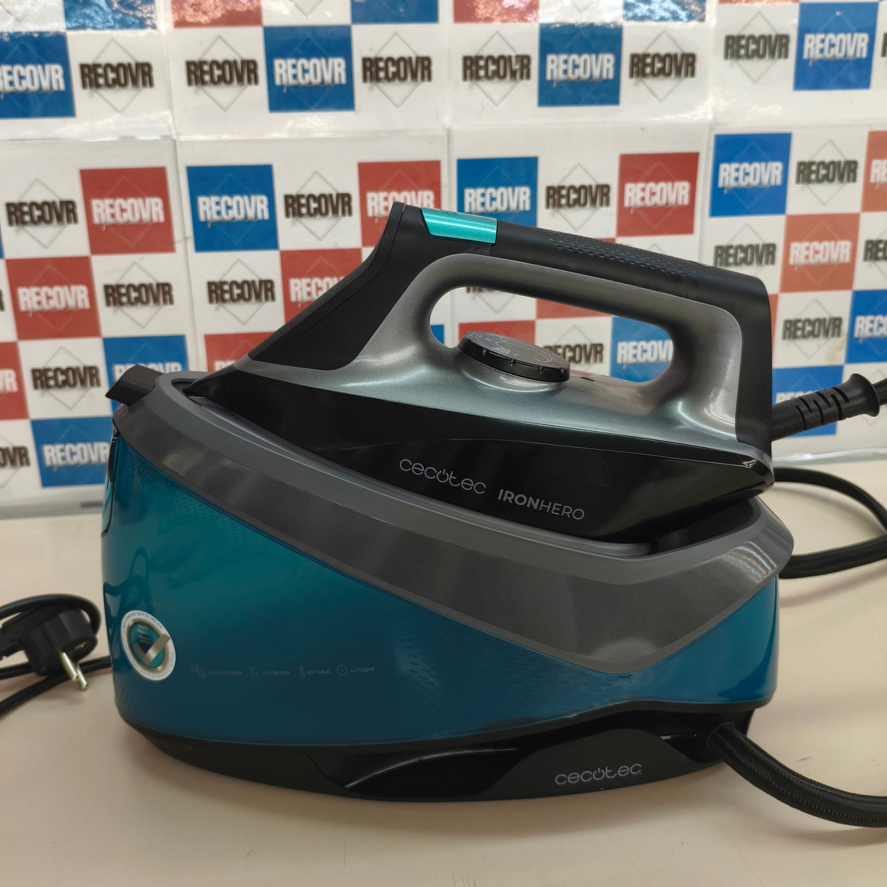 Cecotec IronHero H-2800: centro de planchado de 2800 W con vapor continuo