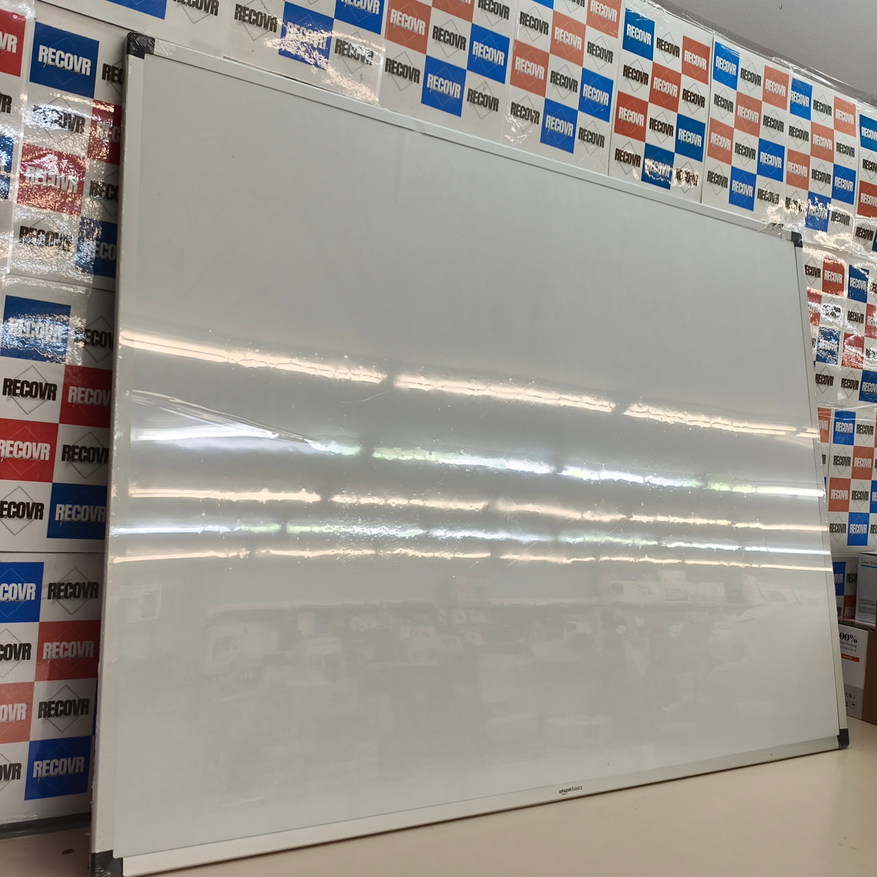 Amazon Basics: pizarra blanca magnética con marco de aluminio, 120 x 90 cm