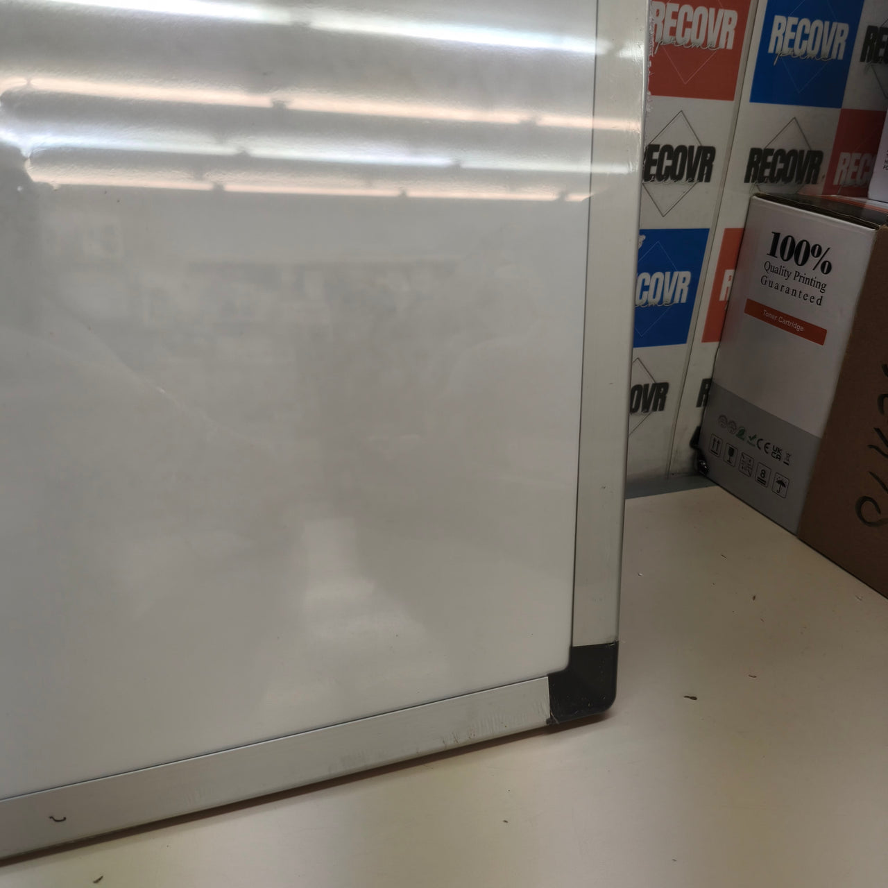 Amazon Basics: pizarra blanca magnética con marco de aluminio, 120 x 90 cm