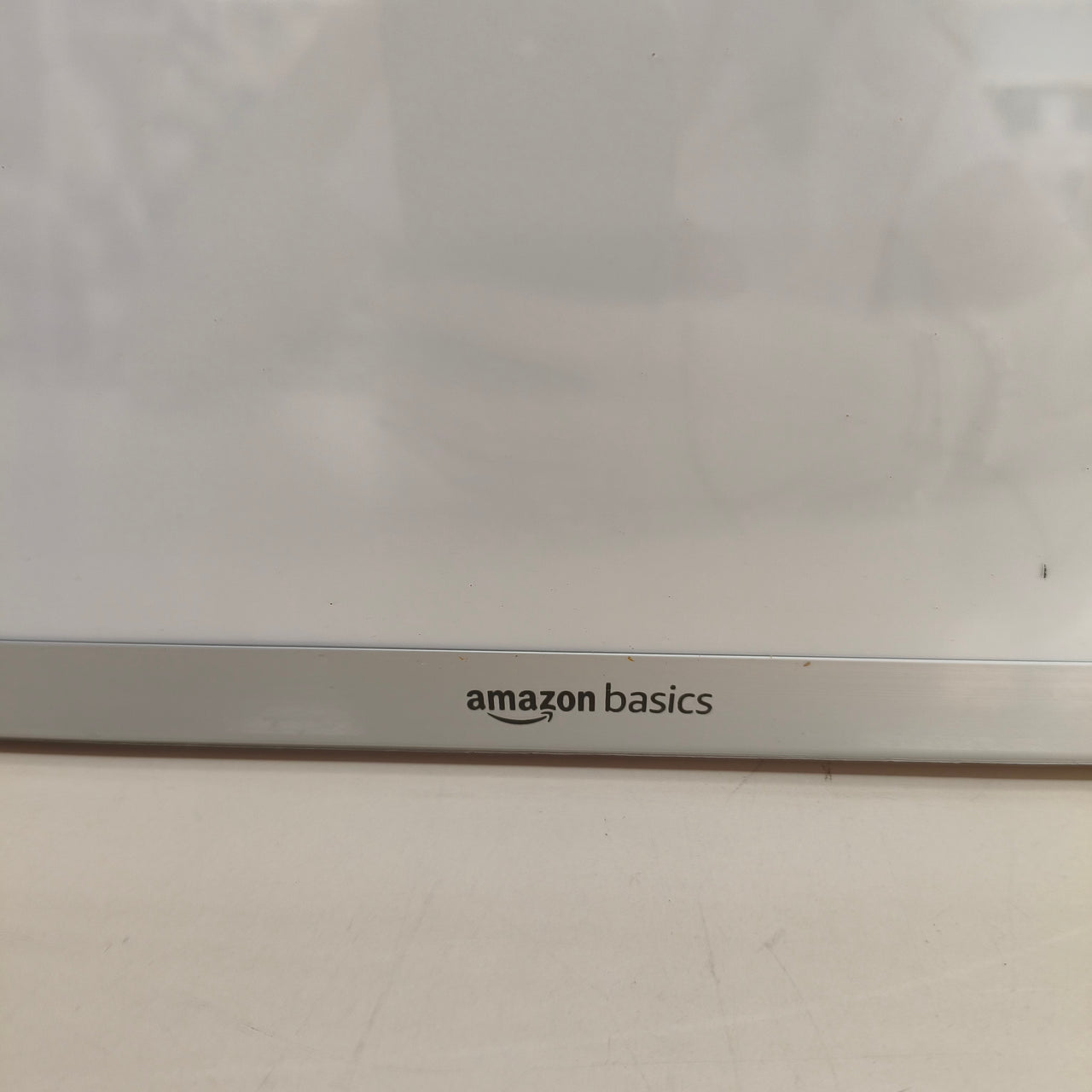 Amazon Basics: pizarra blanca magnética con marco de aluminio, 120 x 90 cm