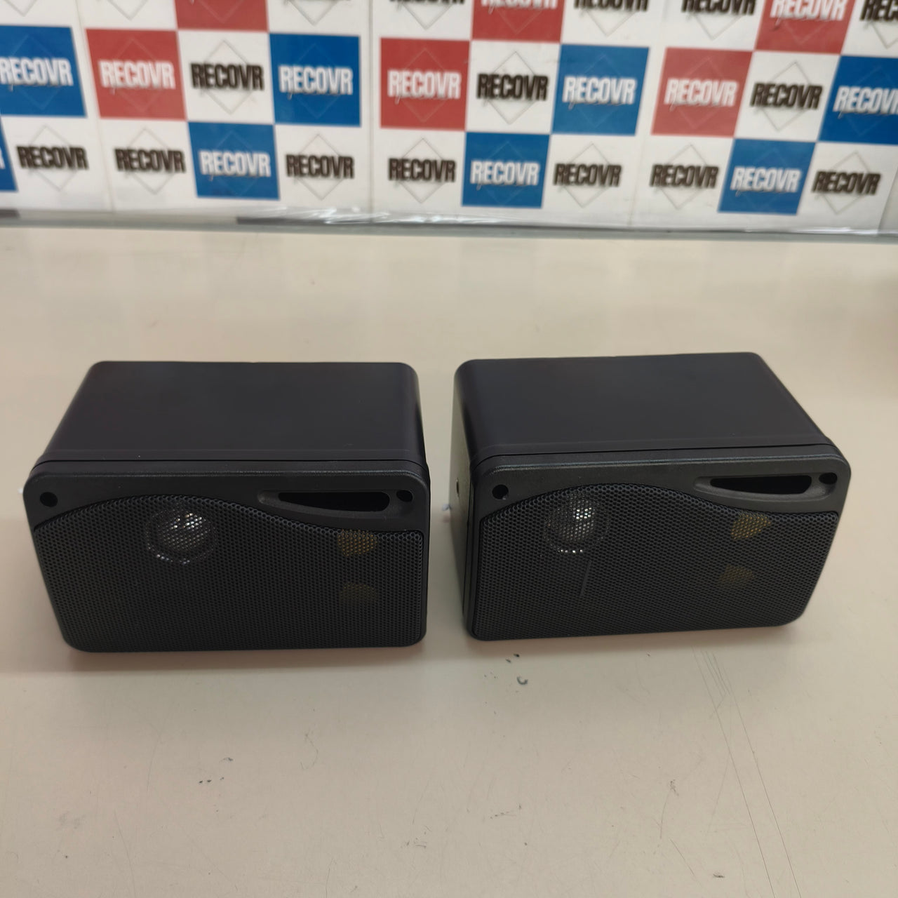 Pyle: altavoces de 3 vías, 200 W, para interior y exterior