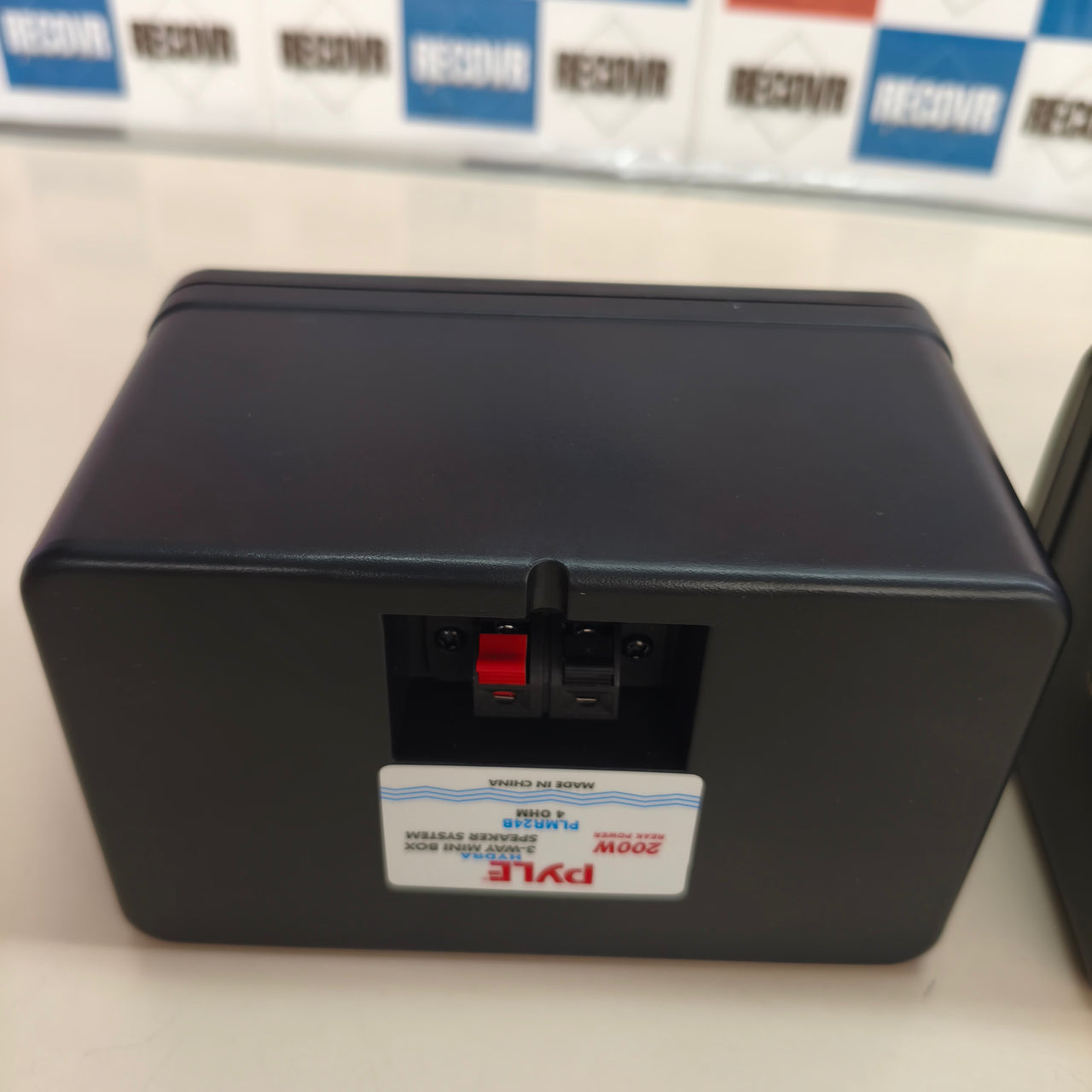 Pyle: altavoces de 3 vías, 200 W, para interior y exterior