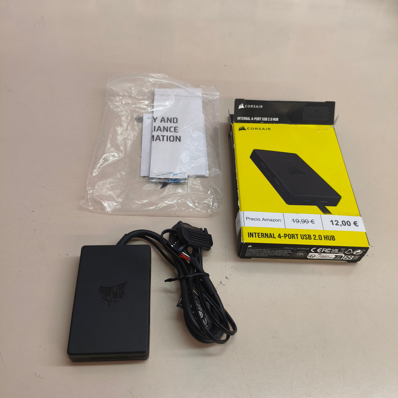 Corsair: concentrador interno USB 2.0 de 4 puertos con instalación magnética