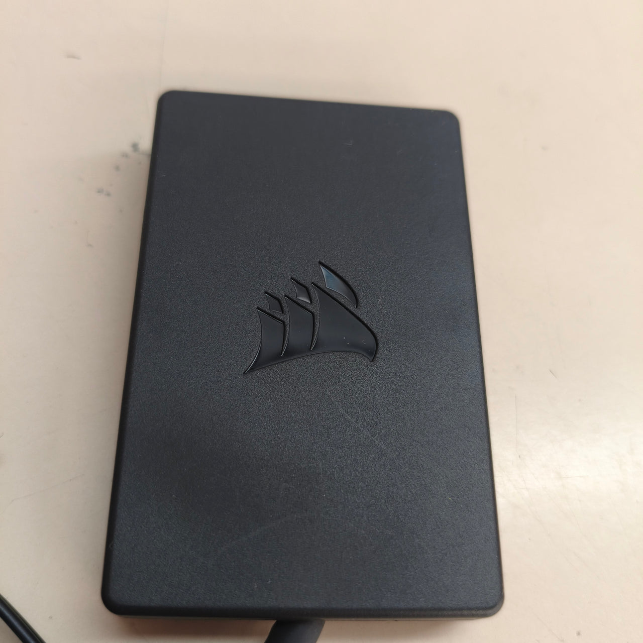 Corsair: concentrador interno USB 2.0 de 4 puertos con instalación magnética
