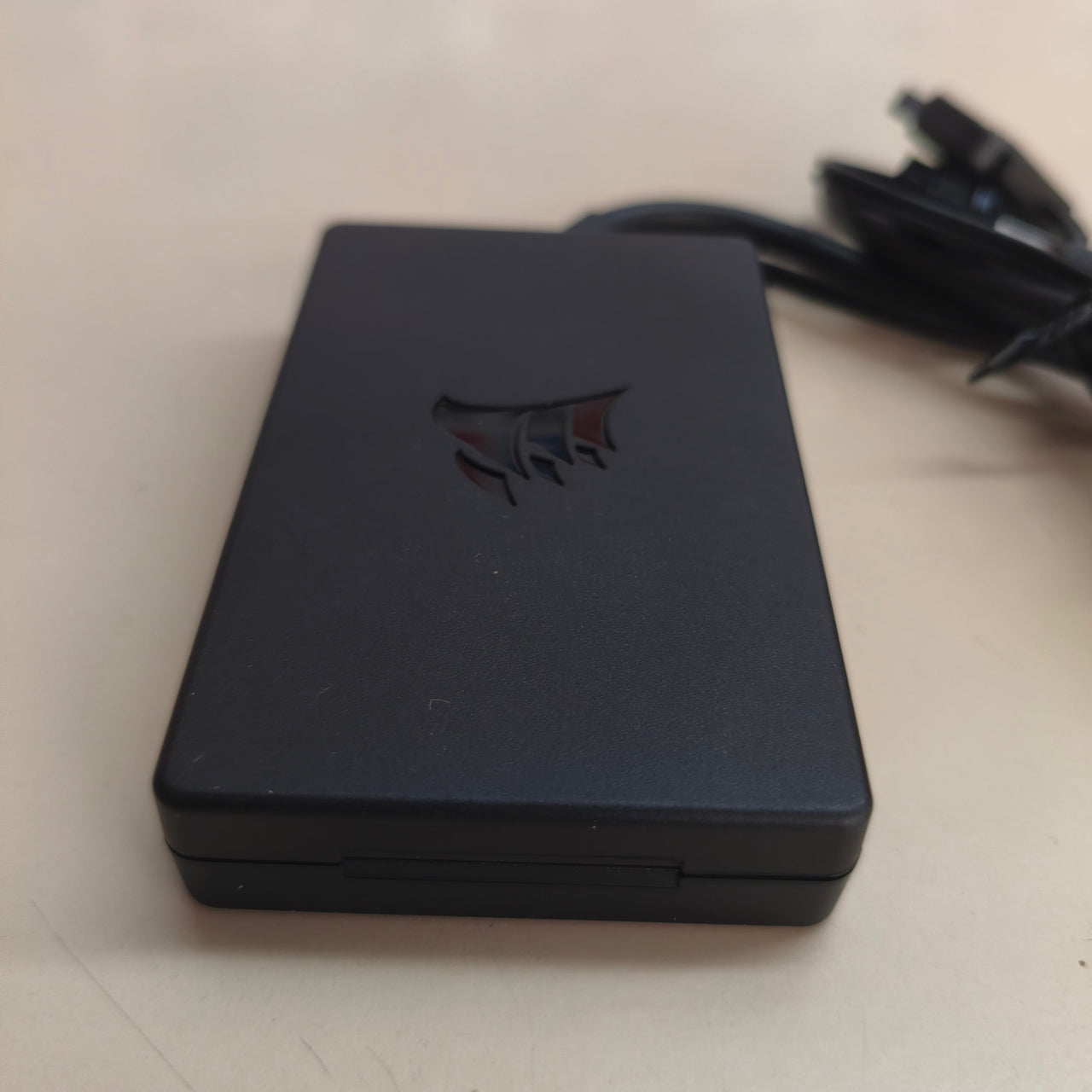 Corsair: concentrador interno USB 2.0 de 4 puertos con instalación magnética