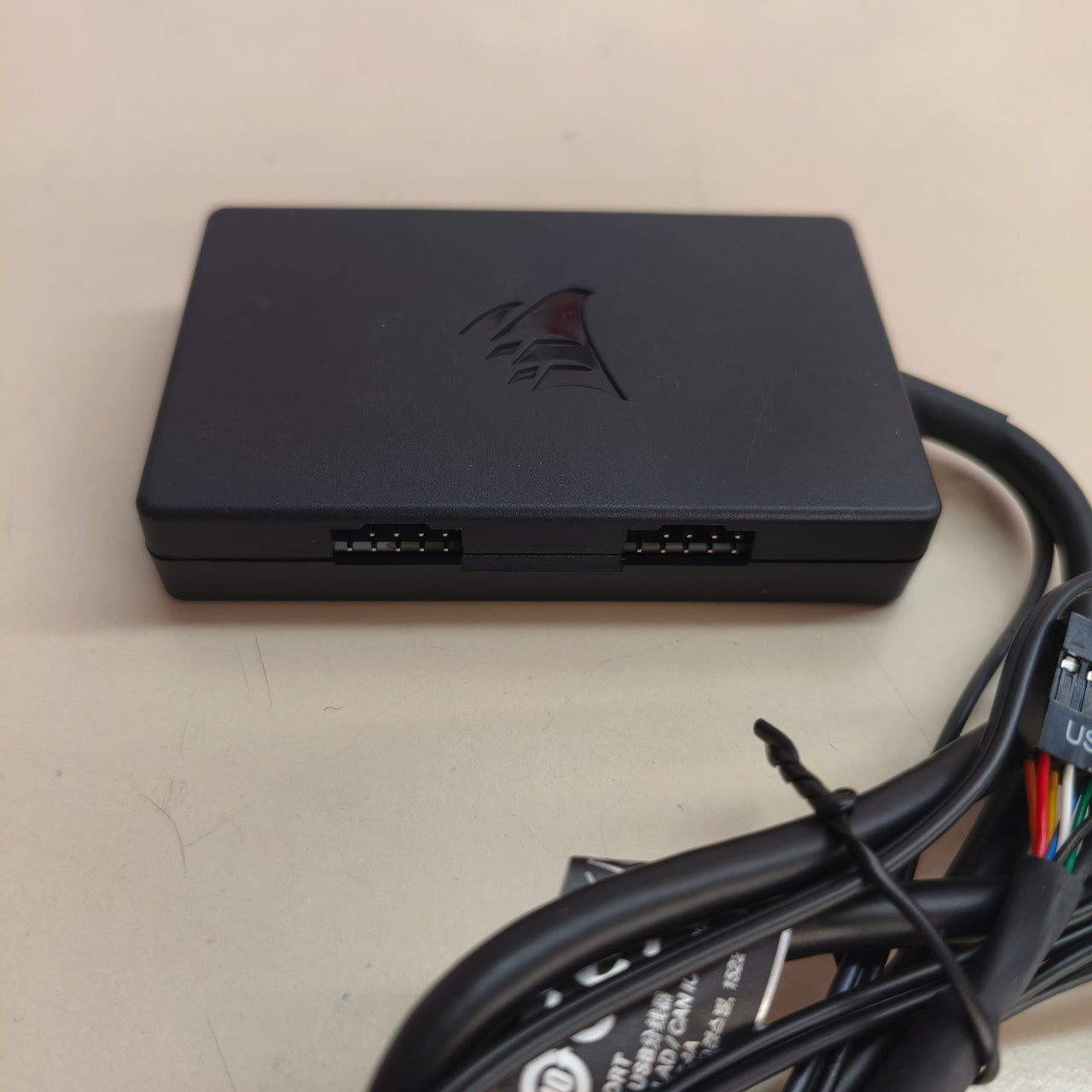 Corsair: concentrador interno USB 2.0 de 4 puertos con instalación magnética