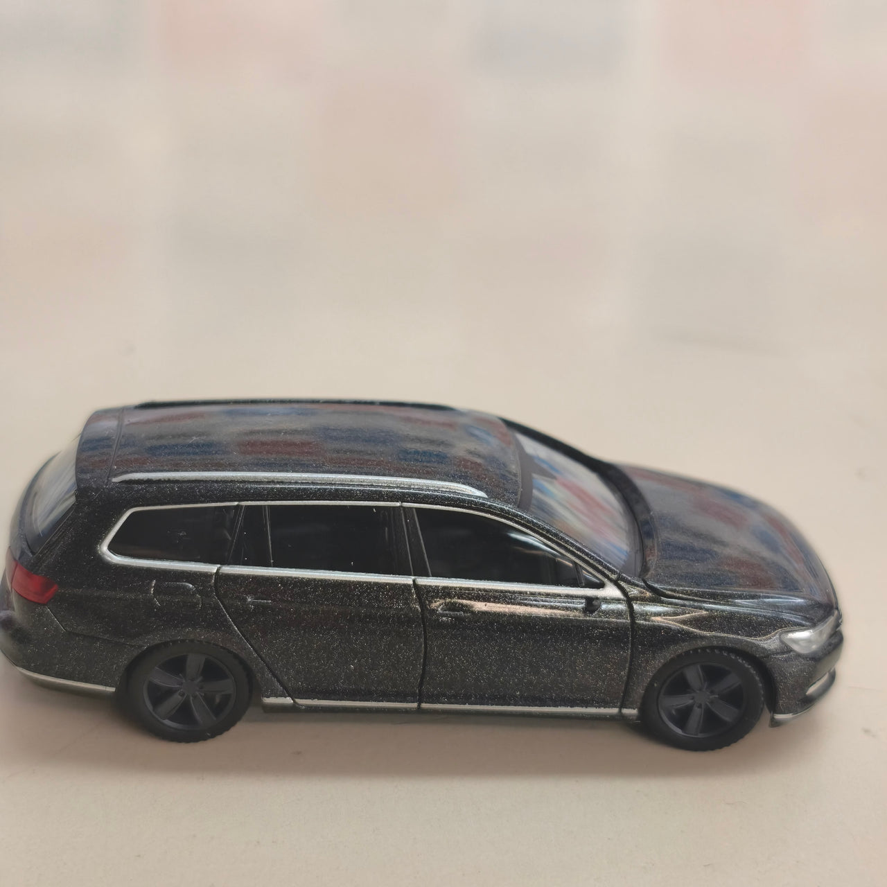 Herpa: coche en miniatura VW Passat Variant a escala 1:87, pieza de colección