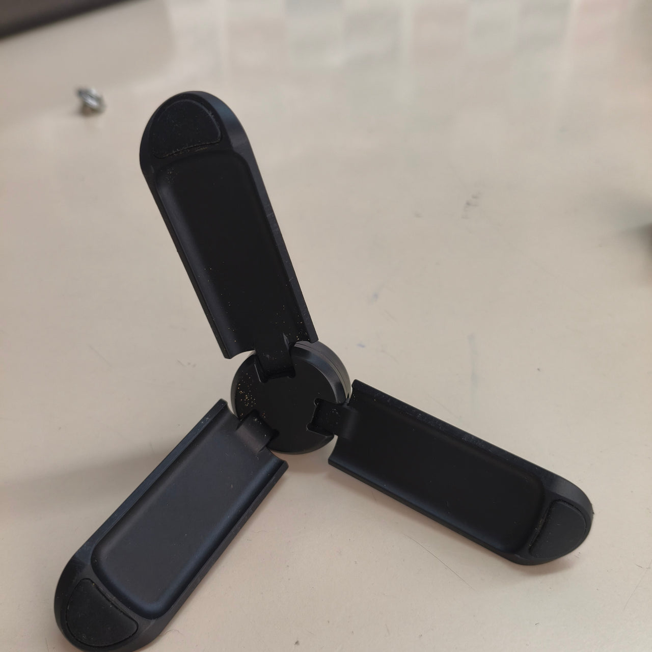 Gimbal estabilizador de 3 ejes para móvil; grabación y streaming con trípode