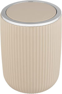 WENKO Papelera Agropoli S beige de 2 litros, con tapa abatible para el cuarto de baño, cubo de basura de plástico de calidad con diseño vívido y superficie texturizada, Ø 14,5 x 20 cm