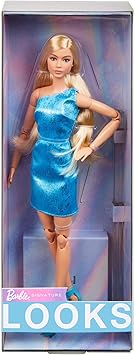 Barbie Looks Muñeca coleccionable n.º 23 con pelo rubio ceniza y ropa moderna de los años 2000, como un vestido azul metalizado con un hombro al aire y tacones de tiras, HRM15