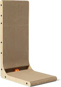 Amazon Basics Rascador para Gatos en Forma de L, Rascador para Gatos con Pelota Interactiva y Hierba Gatera, Trepador de Pared de Cartón para Gatos y Gatitos de Interior, 41,9 x 29 x 68,1 cm