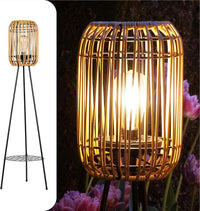 Gadgy Lámpara de pie solar LED para exteriores Lámpara de pie para jardín resistente al agua - Lámpara de pie solar para balcón iluminación sostenible de rátan - Lámpara de pie de tres patas