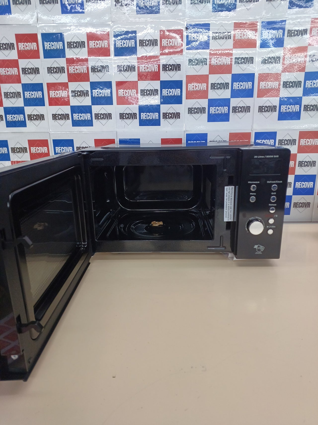 Microondas Digital con Grill Aiwa 20L capacidad 700W, 800W Grill AMW-202DG/BK