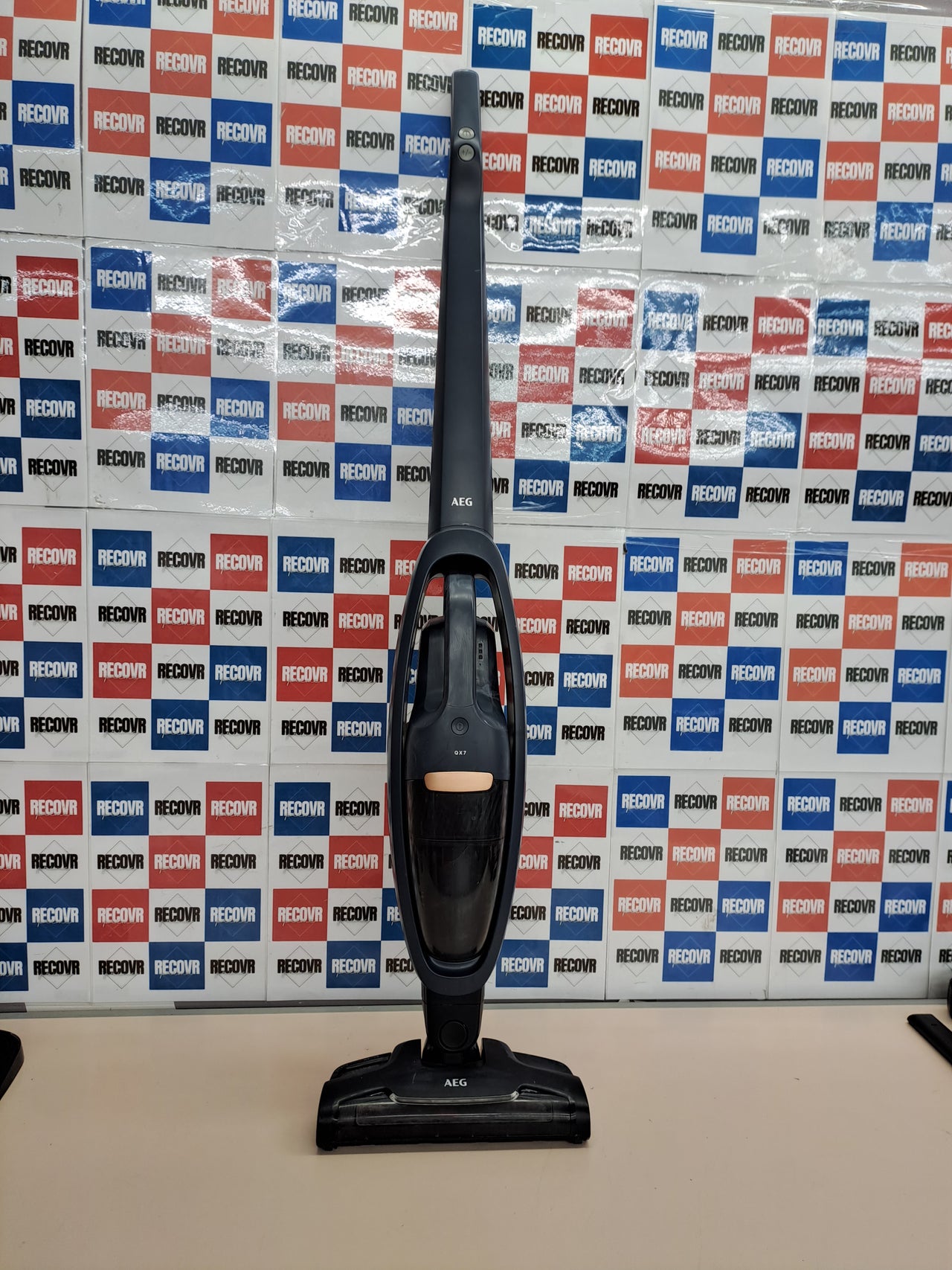 Aspiradora sin cable 21,6V 50min AEG QX7