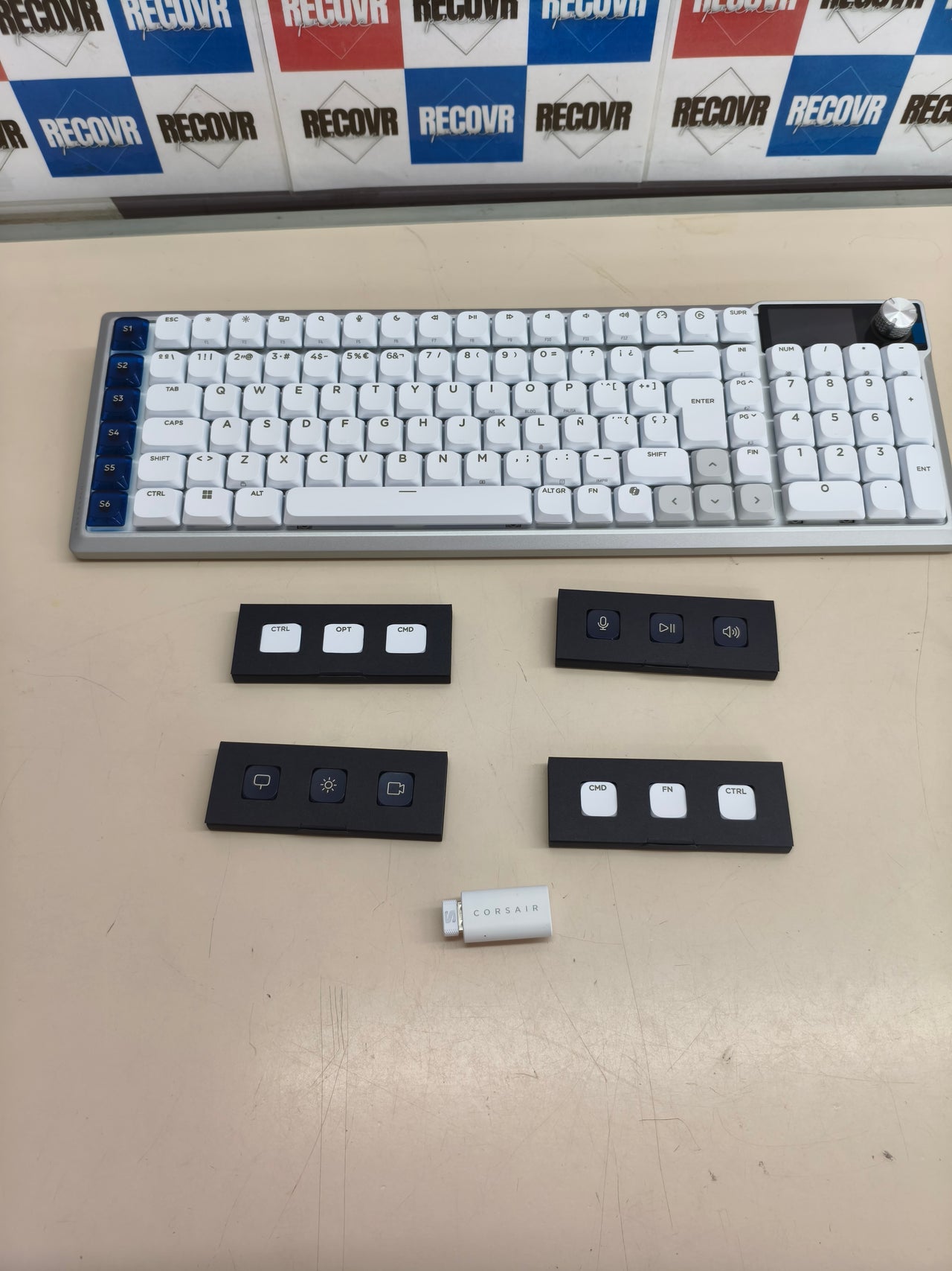 Teclado gaming Corsair VANGUARD Air 99 Wireless RGB blanco
