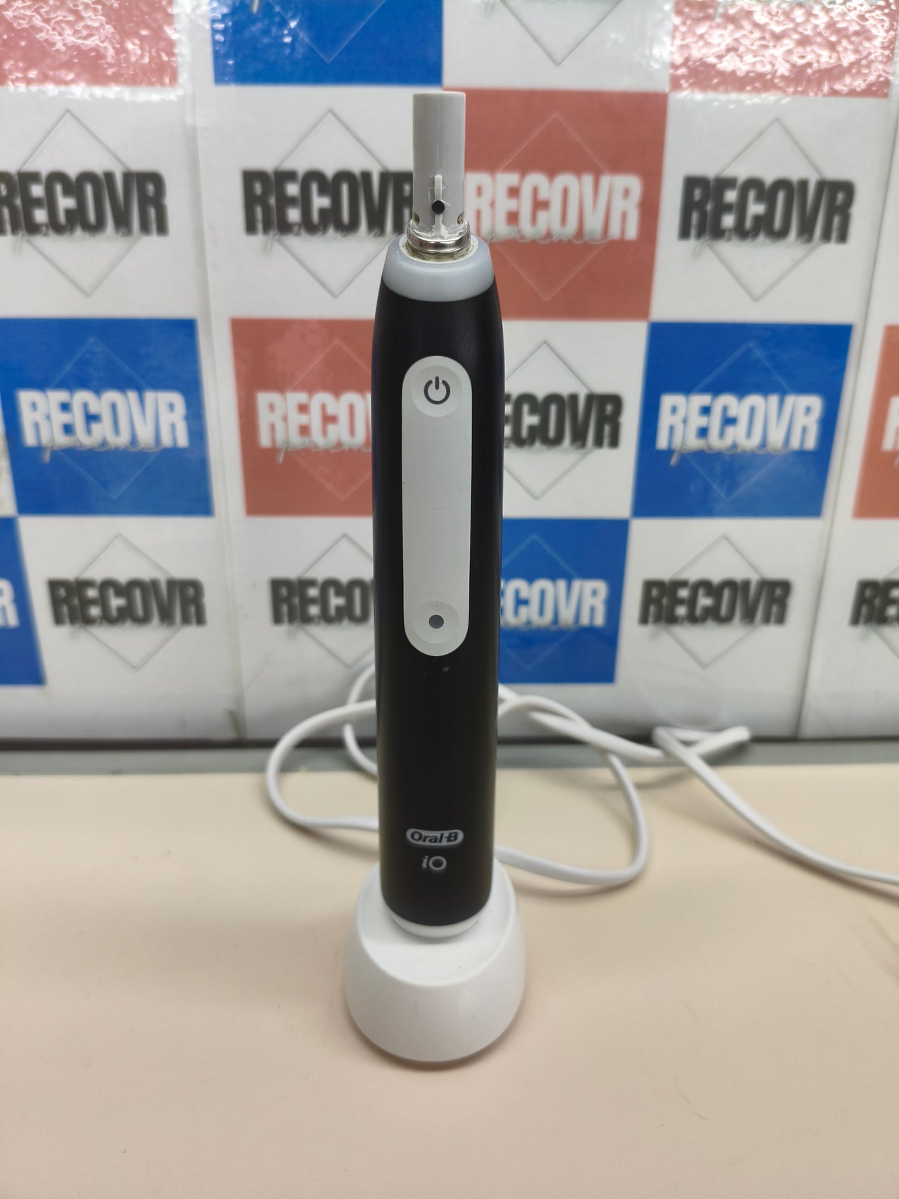 Cepillo eléctrico Oral-B iO 3 negro con 3 cabezales y sensor de presión