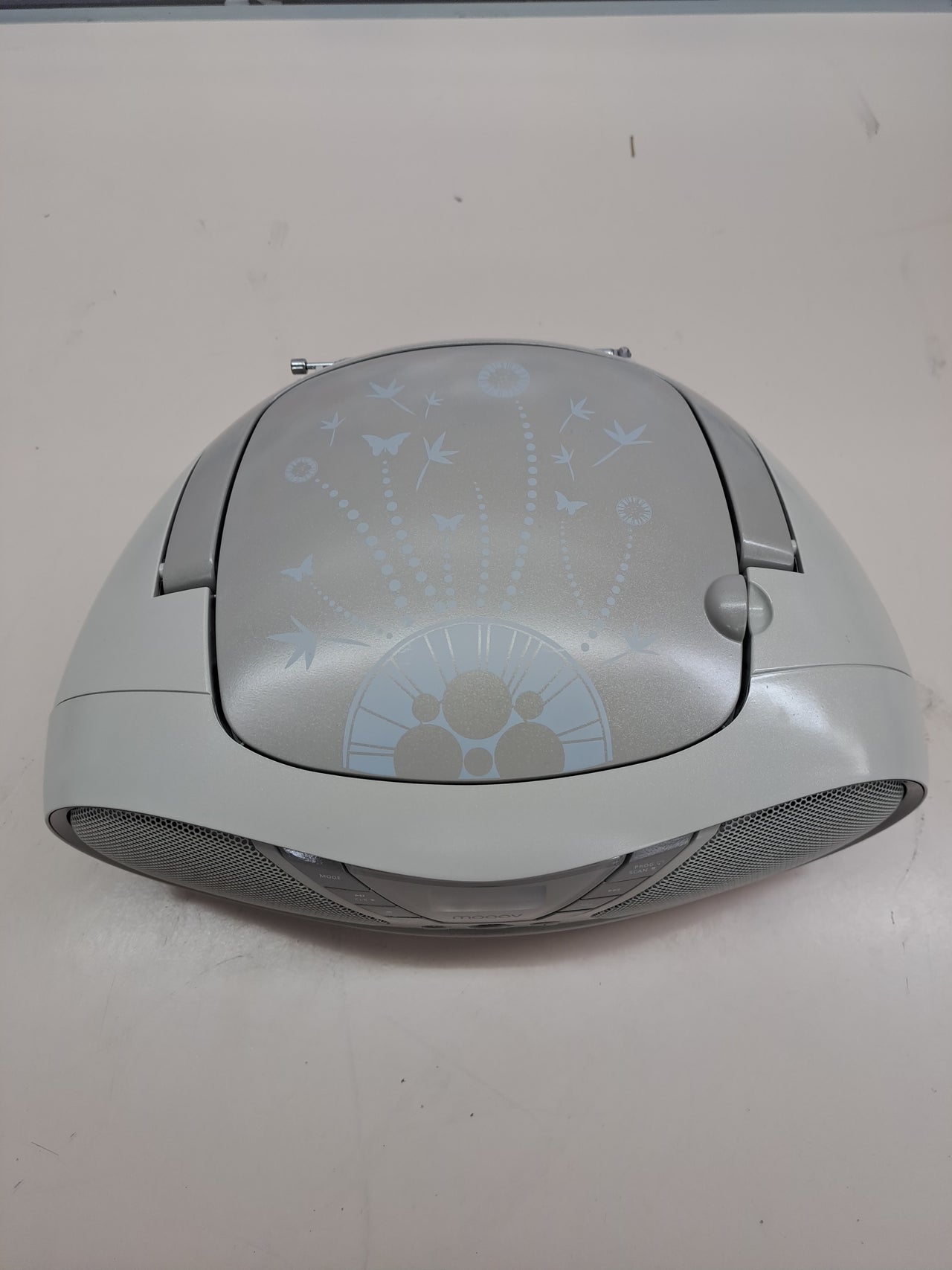 Reproductor de CD portátil con radio FM y USB