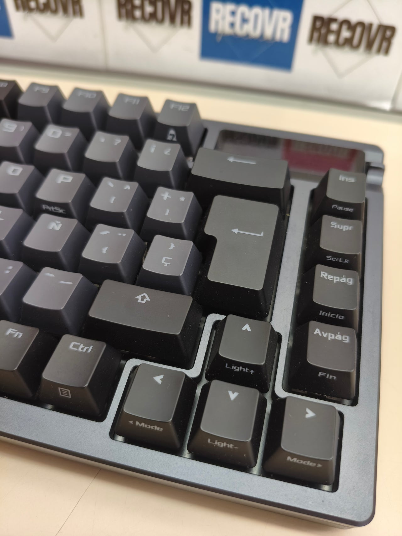 Teclado mecánico gaming ASUS ROG Azoth 75%