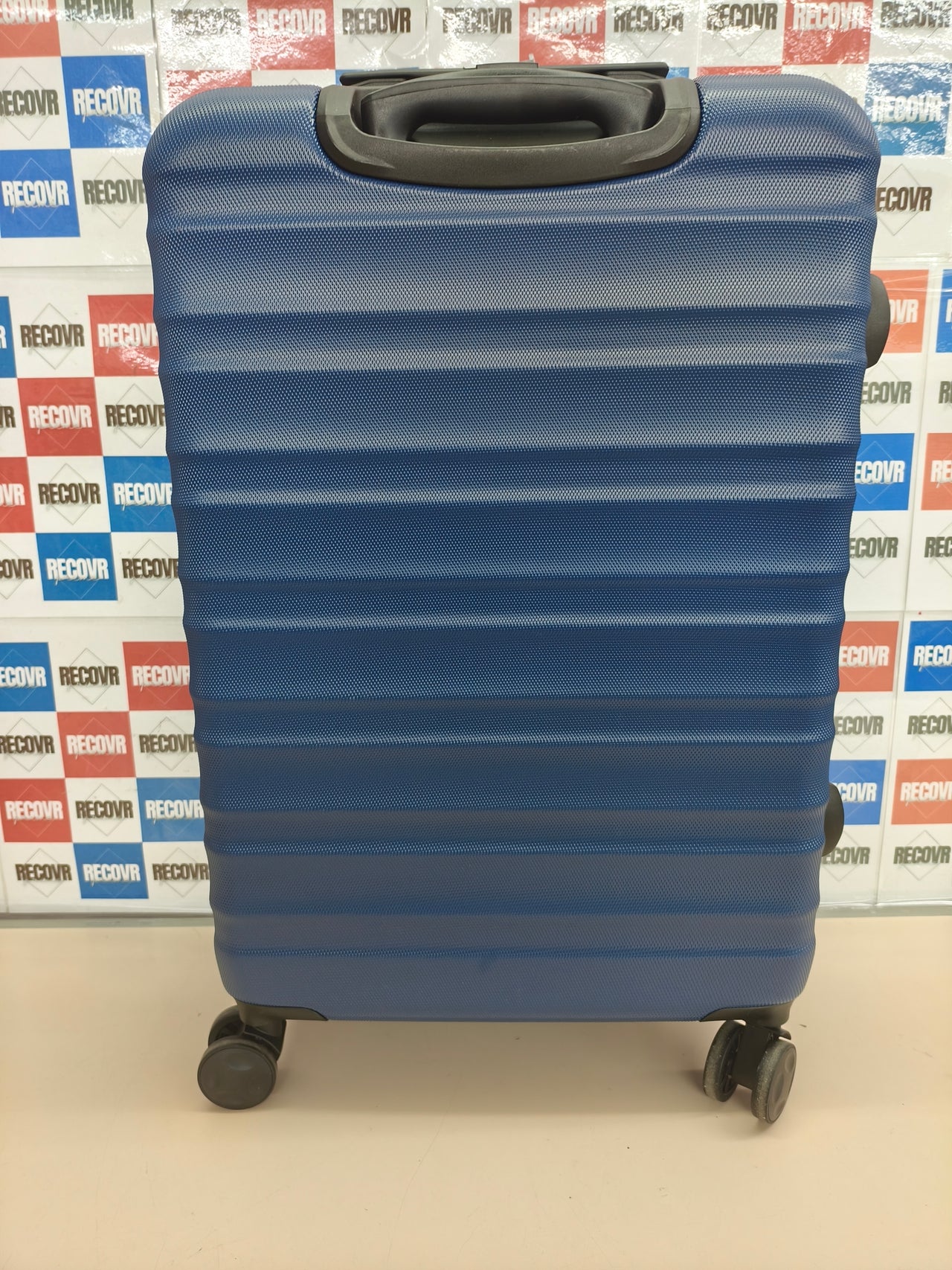Maleta de viaje rígida de 68 cm.