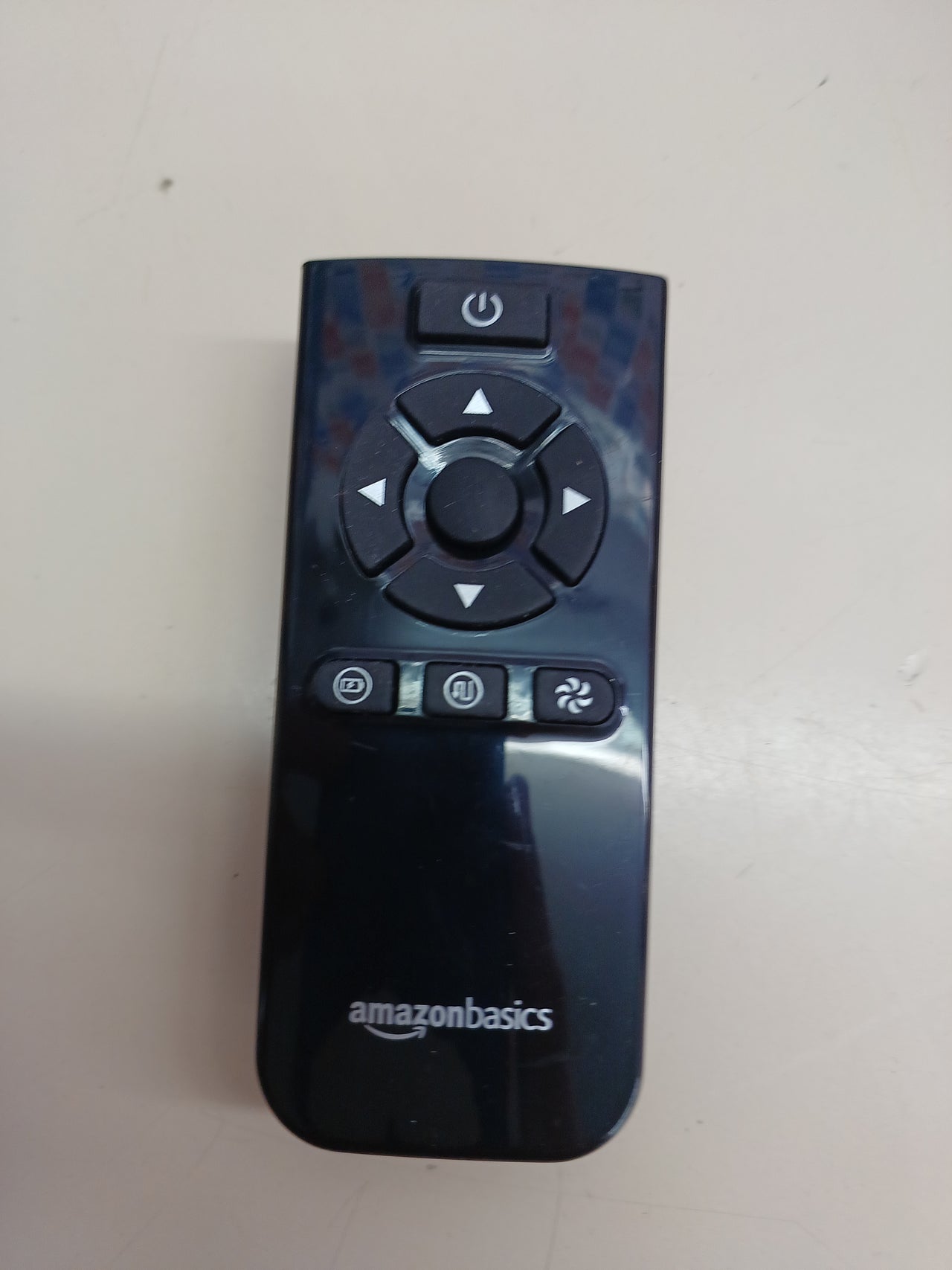 Robot aspirador delgado 800 Pa 4 modos con anticolisión – Amazon Basics