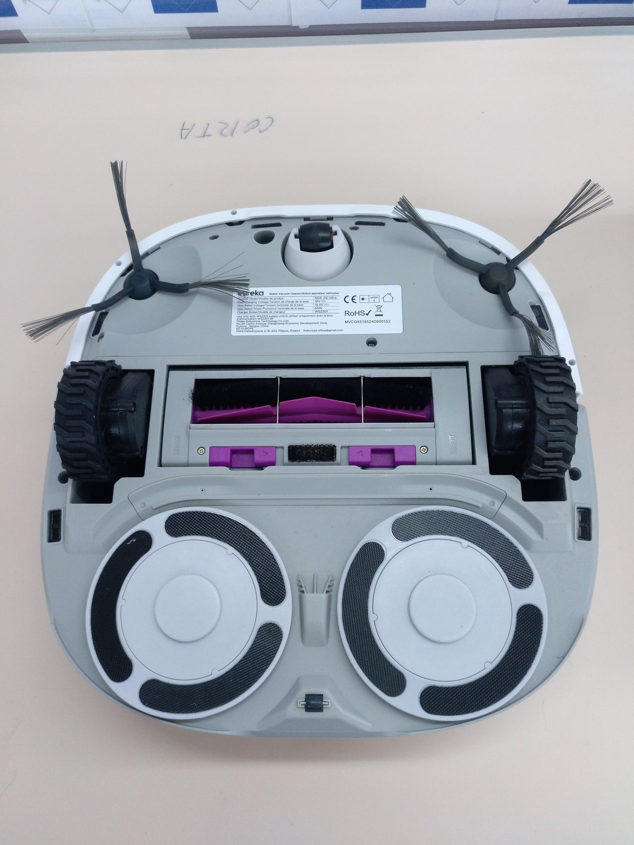 Robot aspirador y friegasuelos Eureka J12 Ultra