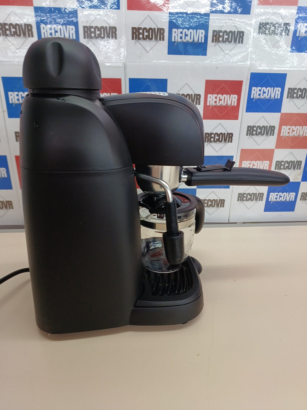 Cafetera espresso 4 tazas con espumador – Severin