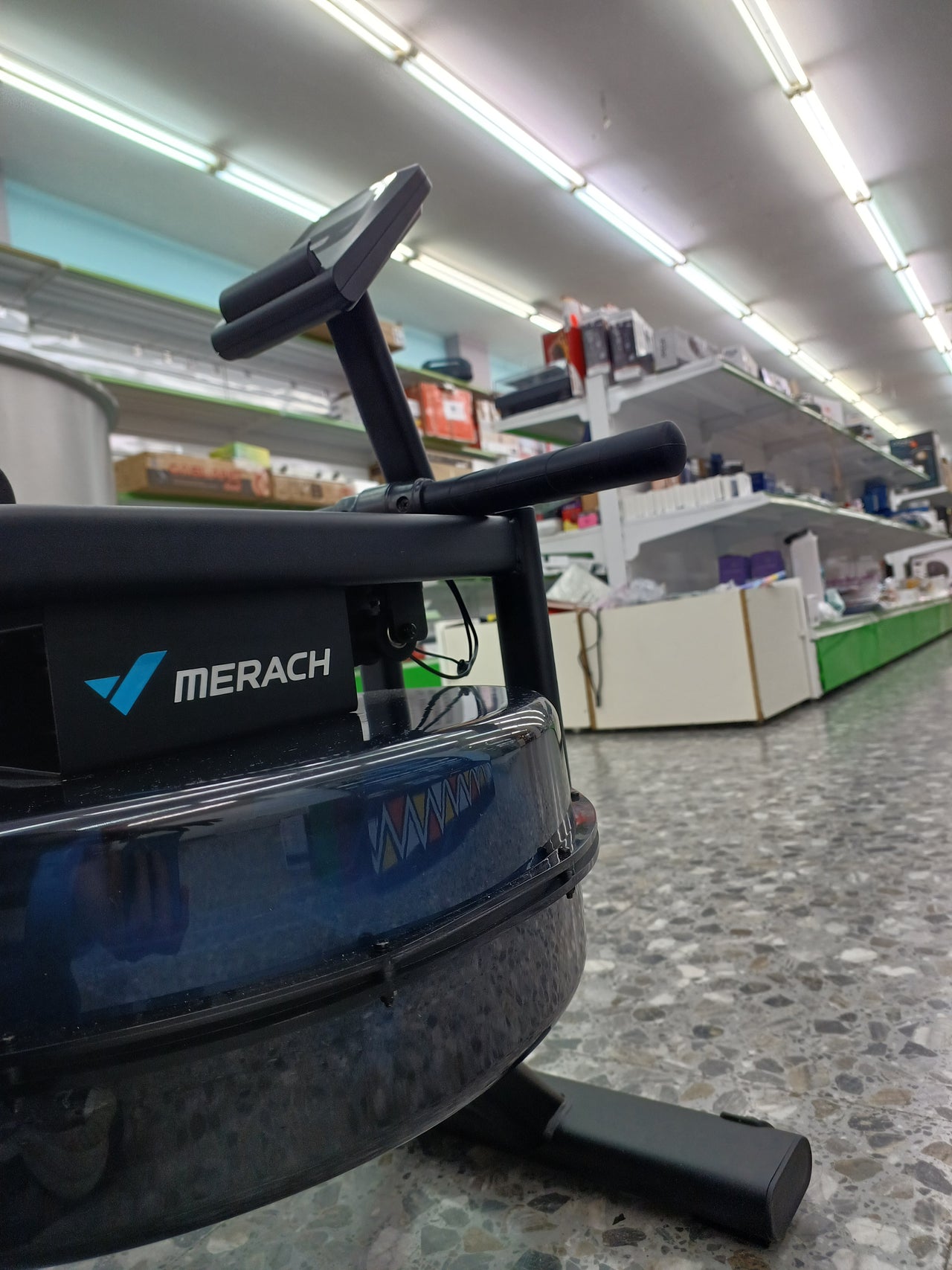 Remo 15 litros, capacidad de carga de 150 kg, para el hogar, máquina de remo con resistencia al agua de conectividad Bluetooth y aplicación, soporte para iPad, asiento ergonómico MERACH