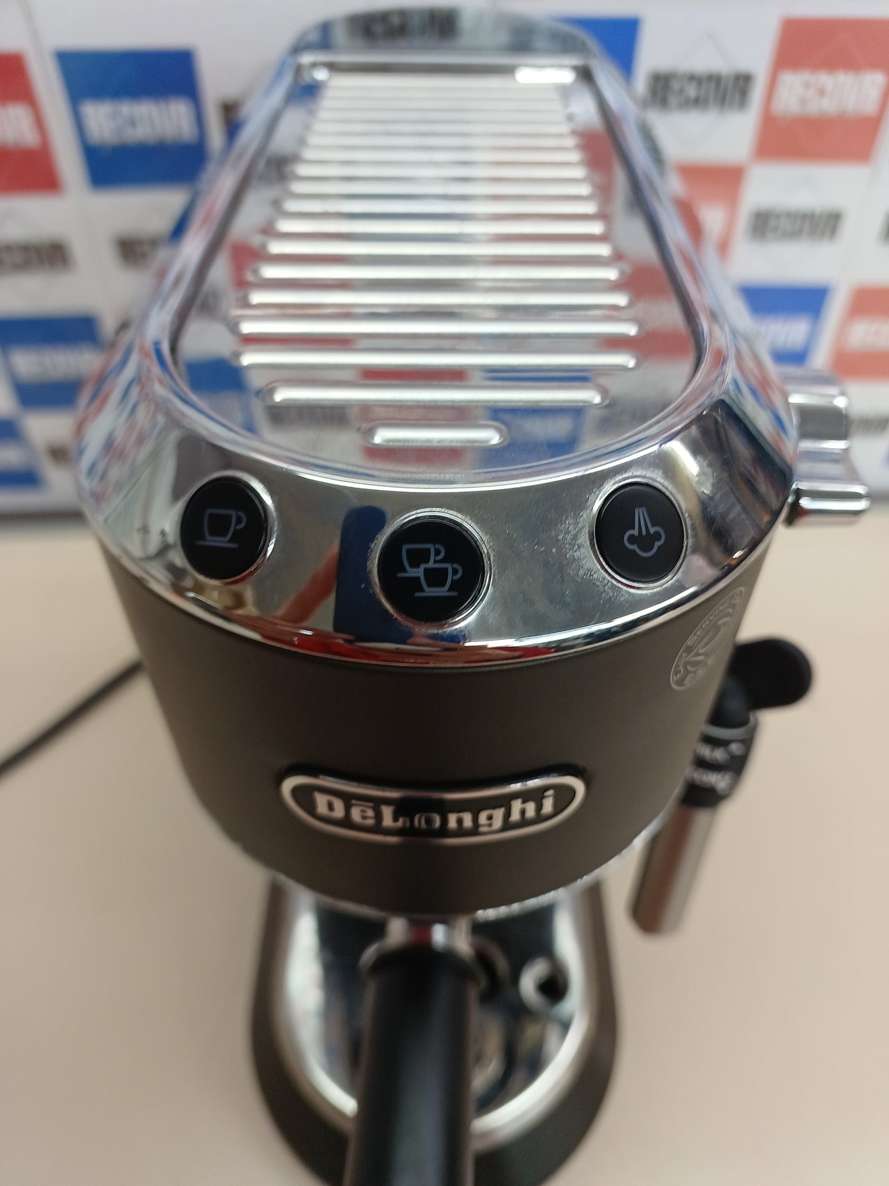 Cafetera Espresso De'Longhi Dedica EC685.BK