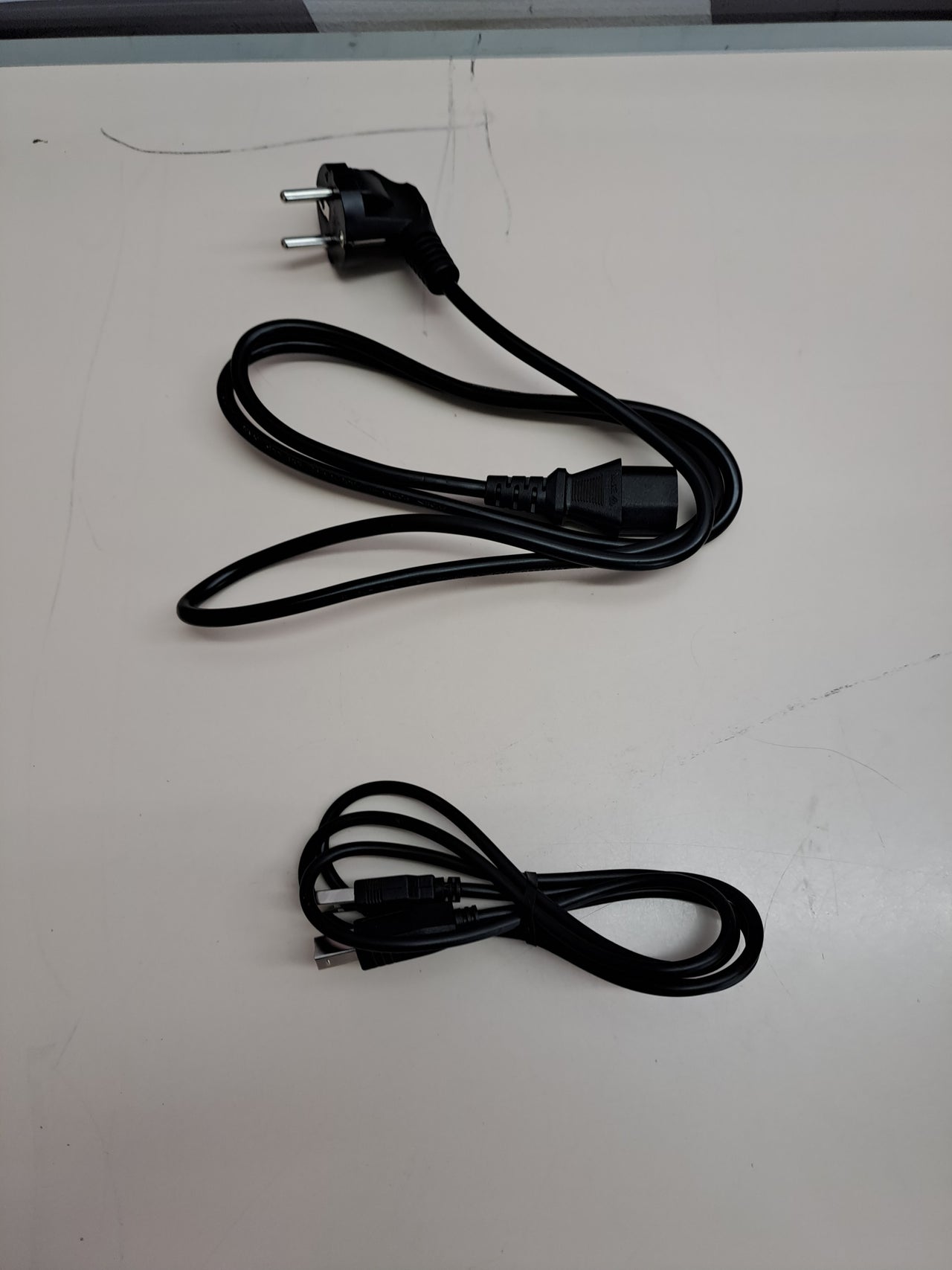 Sistema de alimentación ininterrumpida UPS 1200W