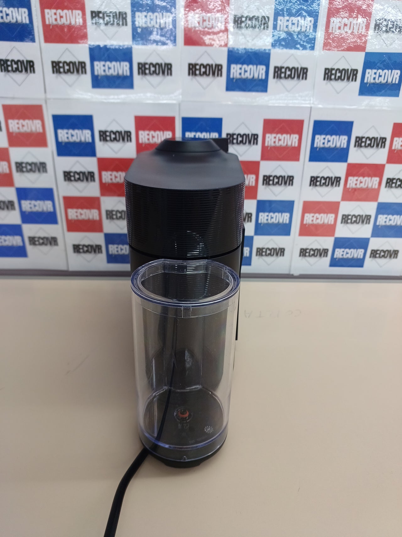 Cafetera 1260W Nespresso Vertuo Pop ENV90.B  Negra Centrifusión