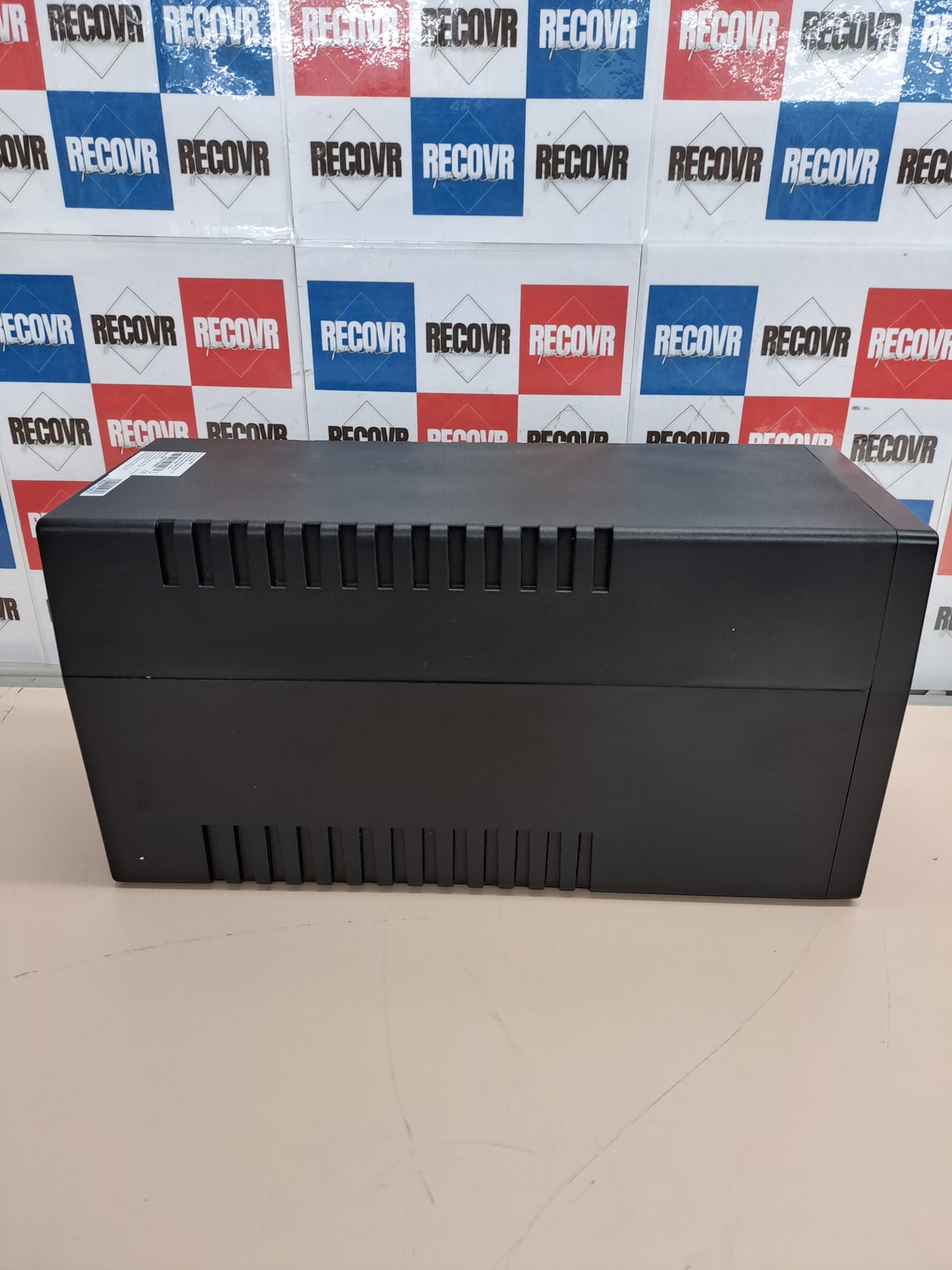 Sistema de alimentación ininterrumpida UPS 1200W