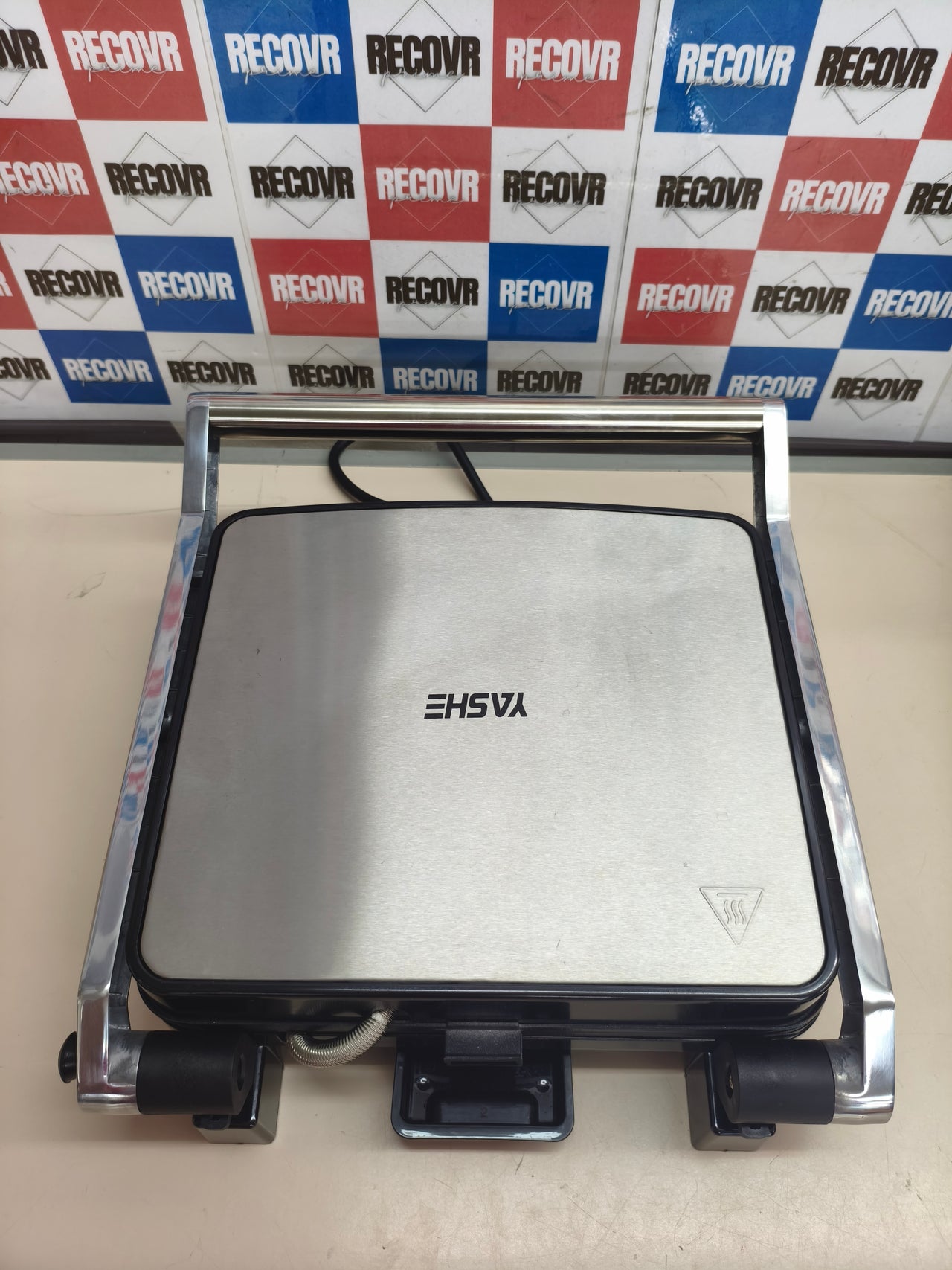Sandwichera grill YASHE 2000W con apertura 180°