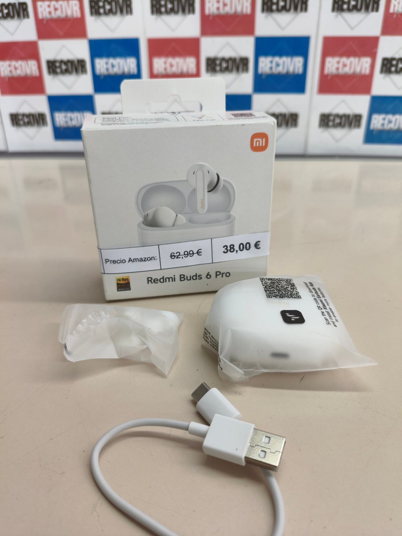 Auriculares Xiaomi Redmi Buds 6 Pro inalámbricos con cancelación de ruido blancos