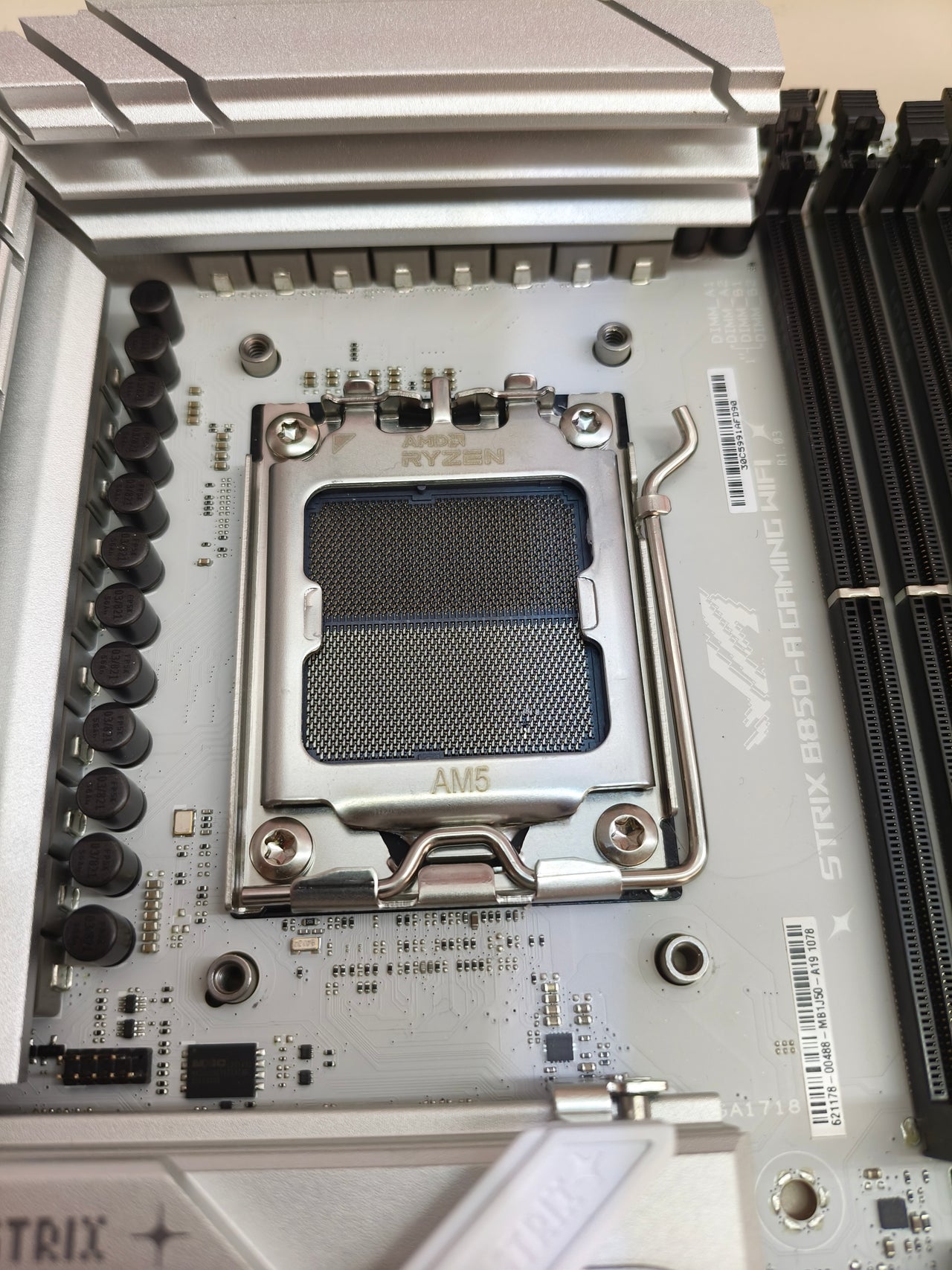 ASUS ROG Strix B850-A Gaming WiFi, placa base AMD ATX, DDR5, PCIe 5.0, WiFi 7, 4 M.2, RGB