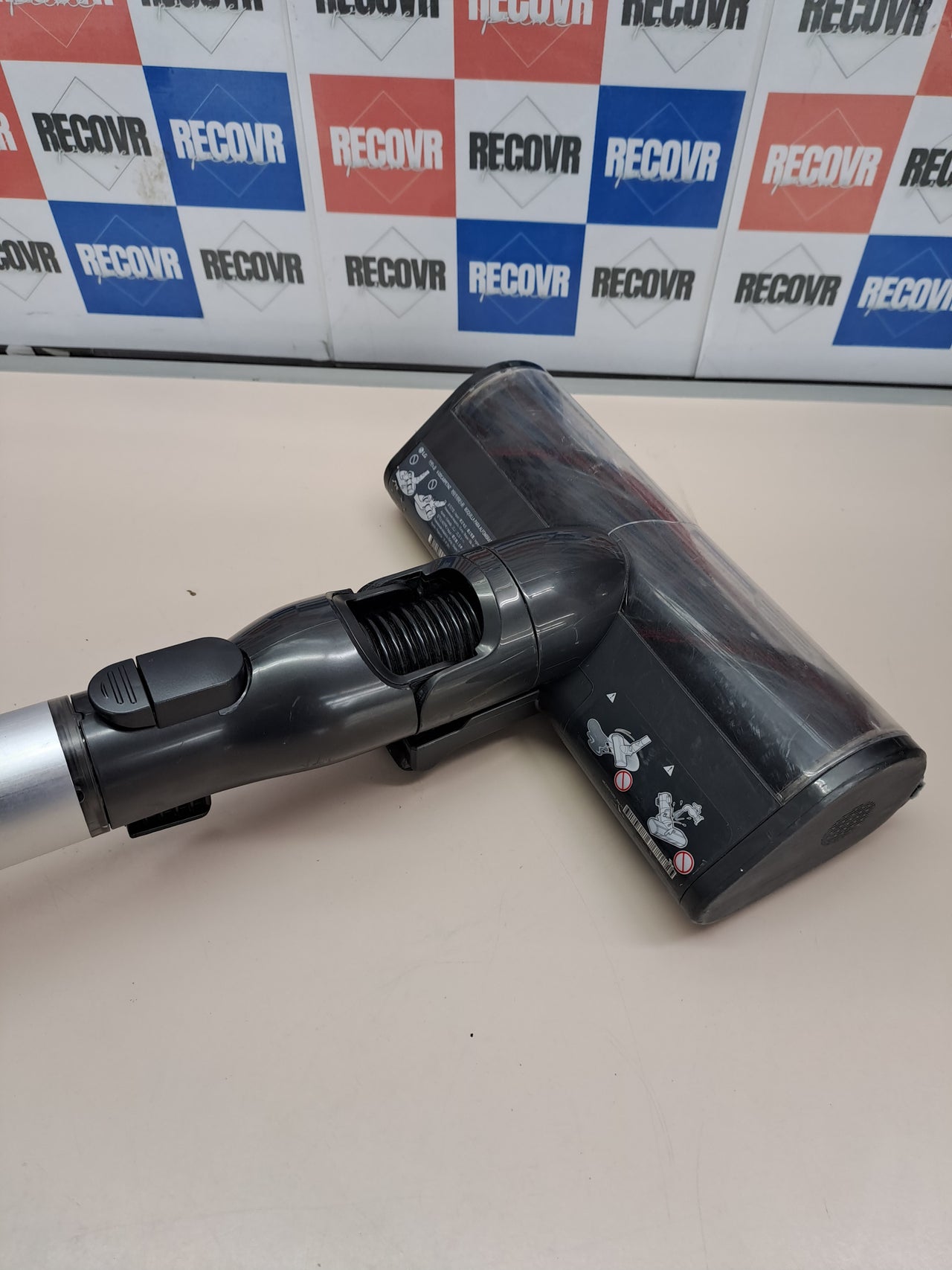 Aspirador escoba Kompressor con doble batería y 200W de succión