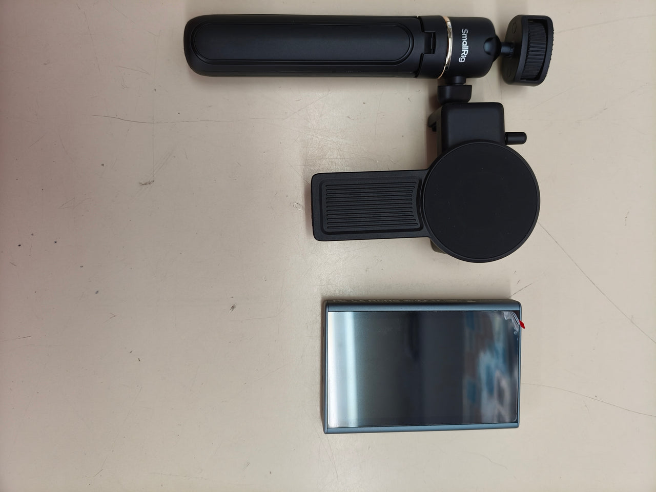 SmallRig Trípode Adaptador Pantalla Inalámbrica