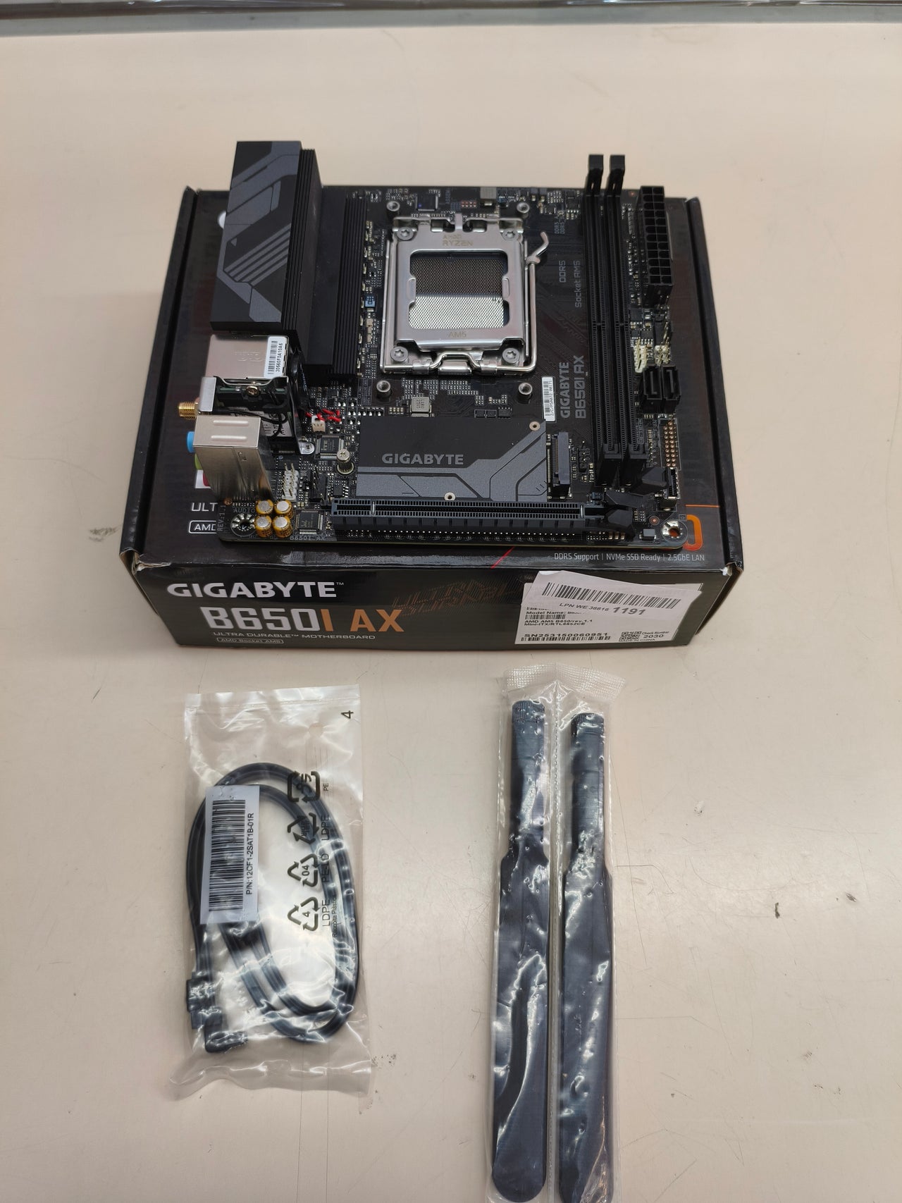 Placa base GIGABYTE B650I AX, placa base Mini-ITX, Ryzen 9000,