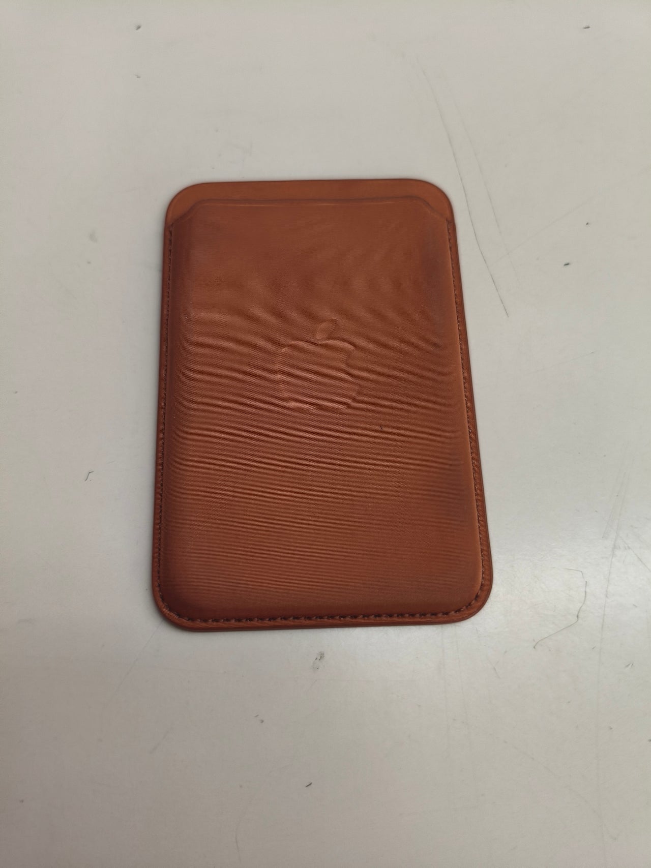 Cartera Apple de trenzado fino con MagSafe para iPhone,