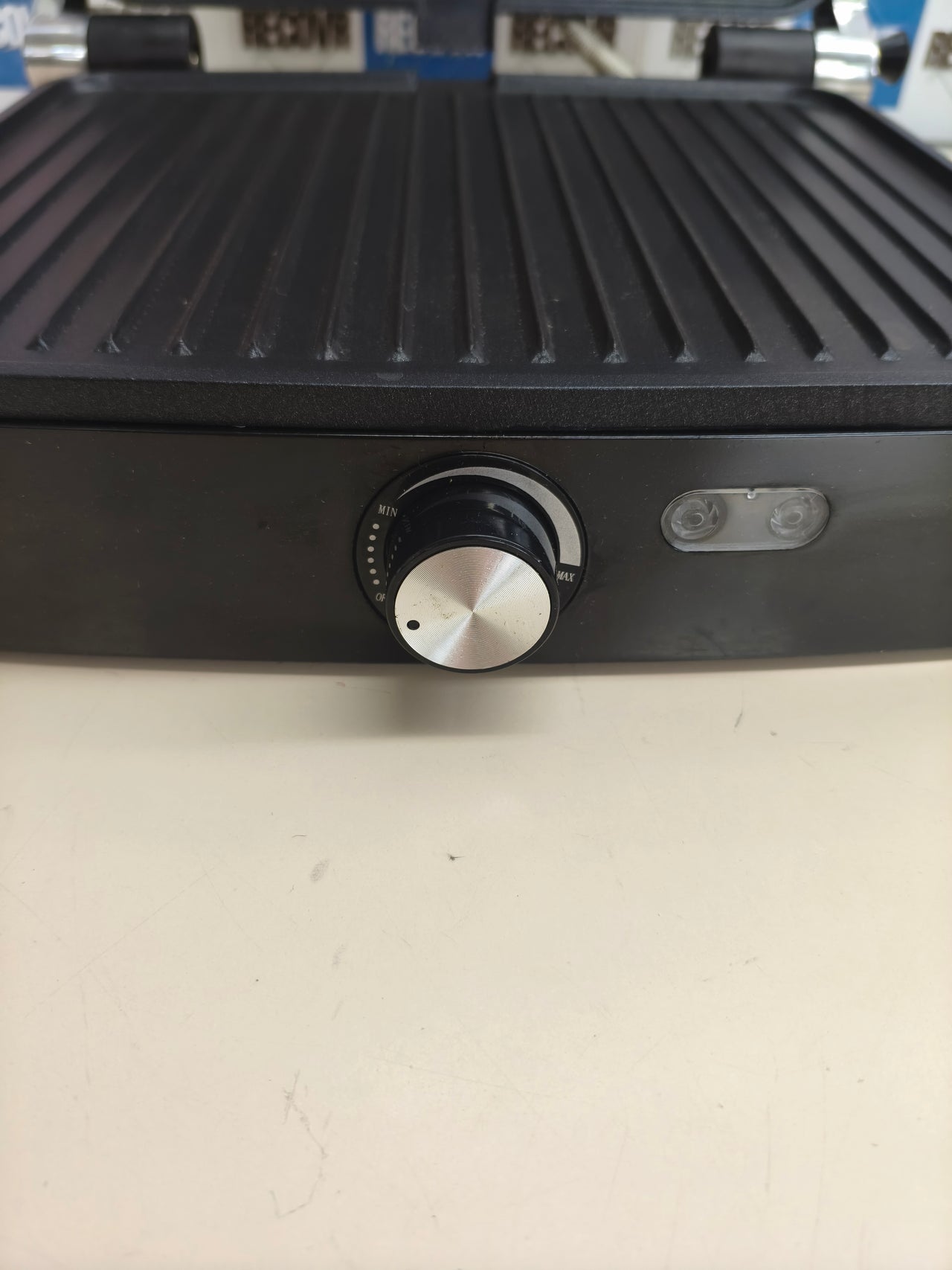 Sandwichera grill YASHE 2000W con apertura 180°