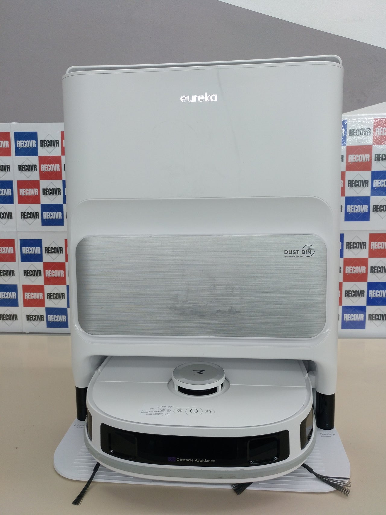Robot aspirador y friegasuelos Eureka J12 Ultra