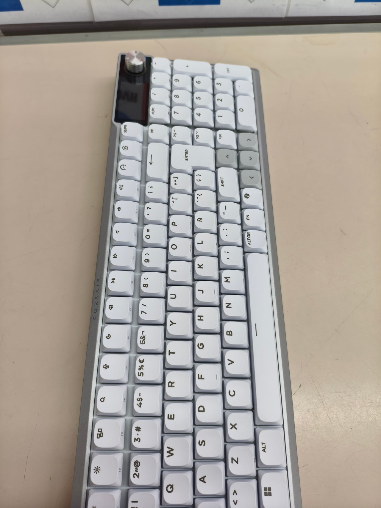 Teclado gaming Corsair VANGUARD Air 99 Wireless RGB blanco