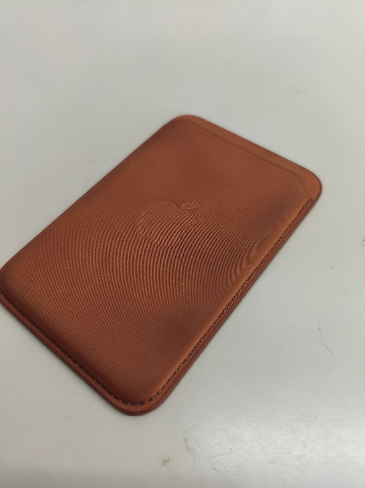 Cartera Apple de trenzado fino con MagSafe para iPhone,