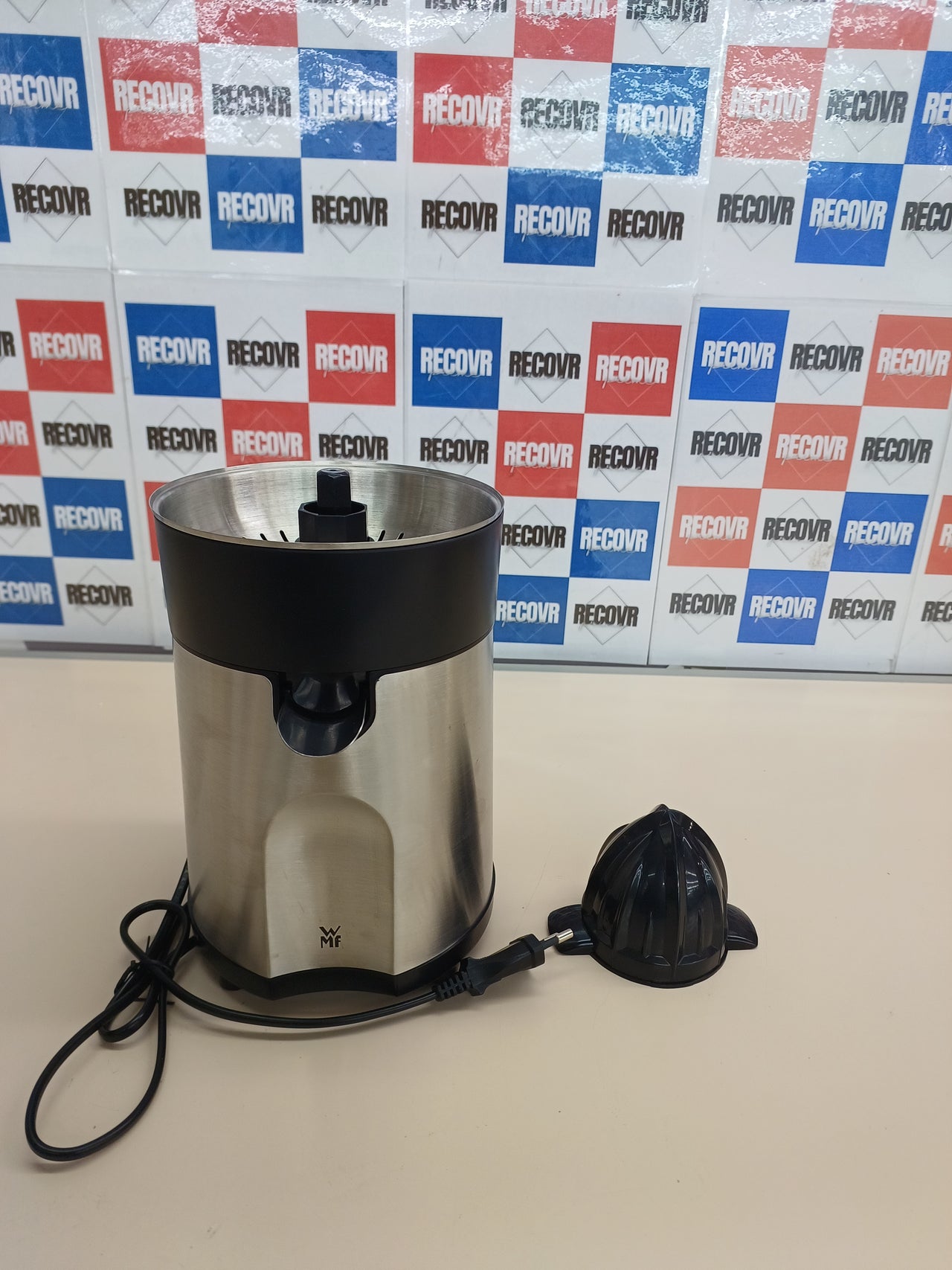Exprimidor 85W acero inoxidable con 2 conos WMF